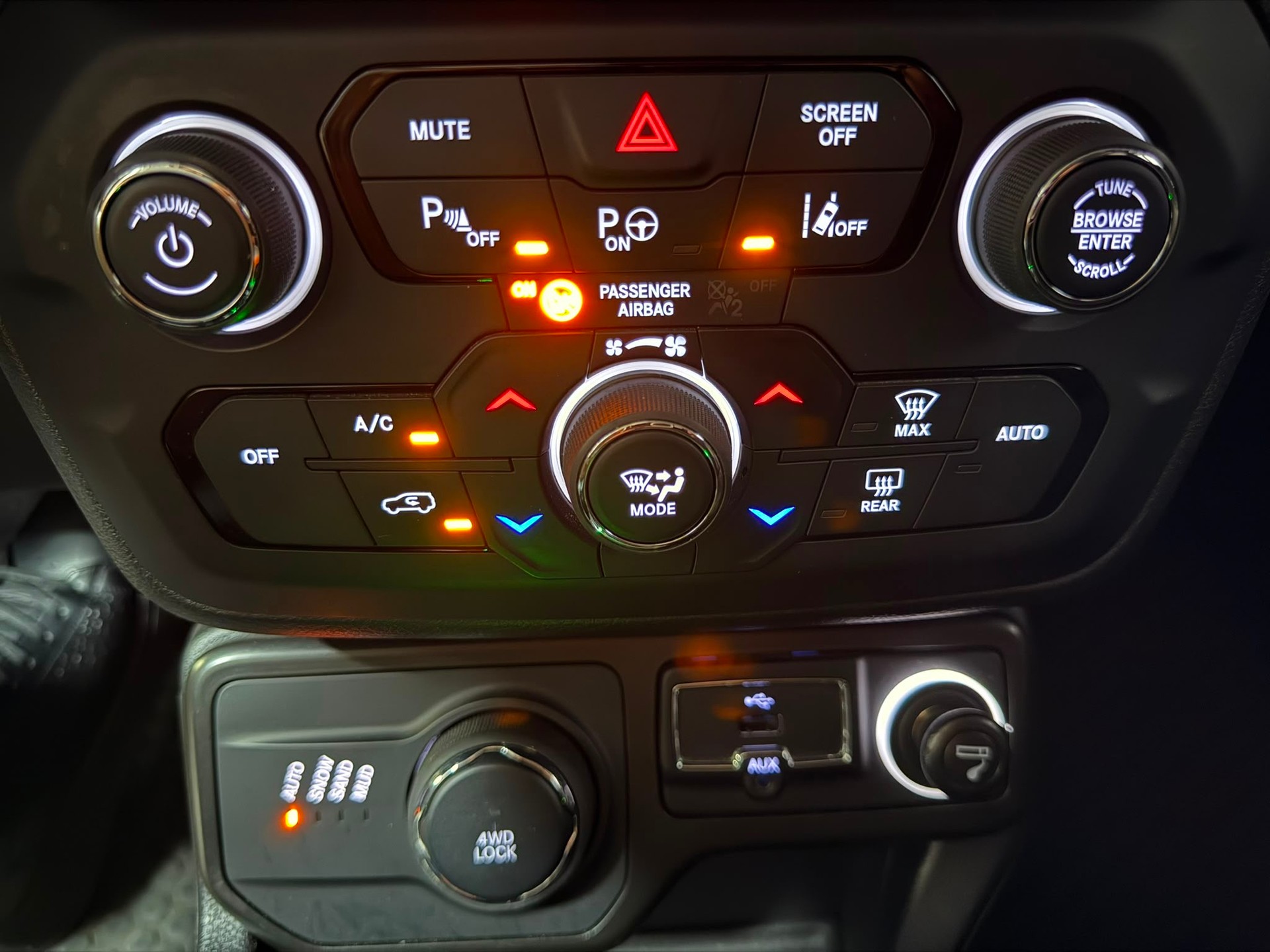 JEEP Renegade 1.3 Turbo Limited AWD-image-16