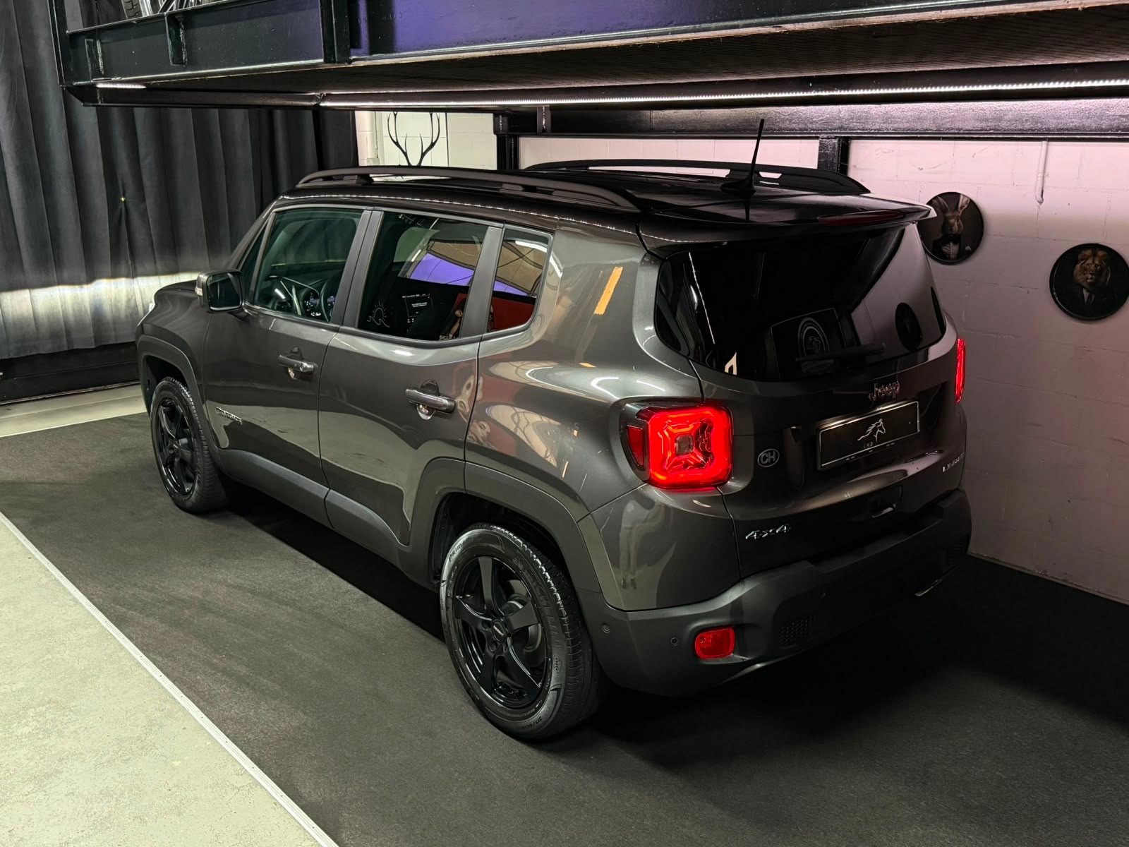 JEEP Renegade 1.3 Turbo Limited AWD-showroom-element-2