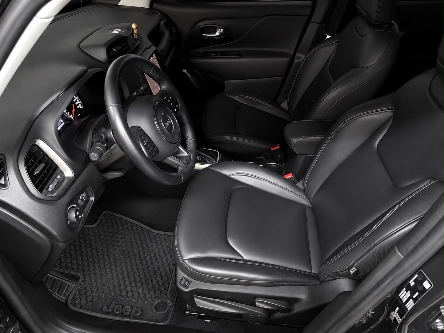 JEEP Renegade 1.3 Turbo Limited AWD-image-12