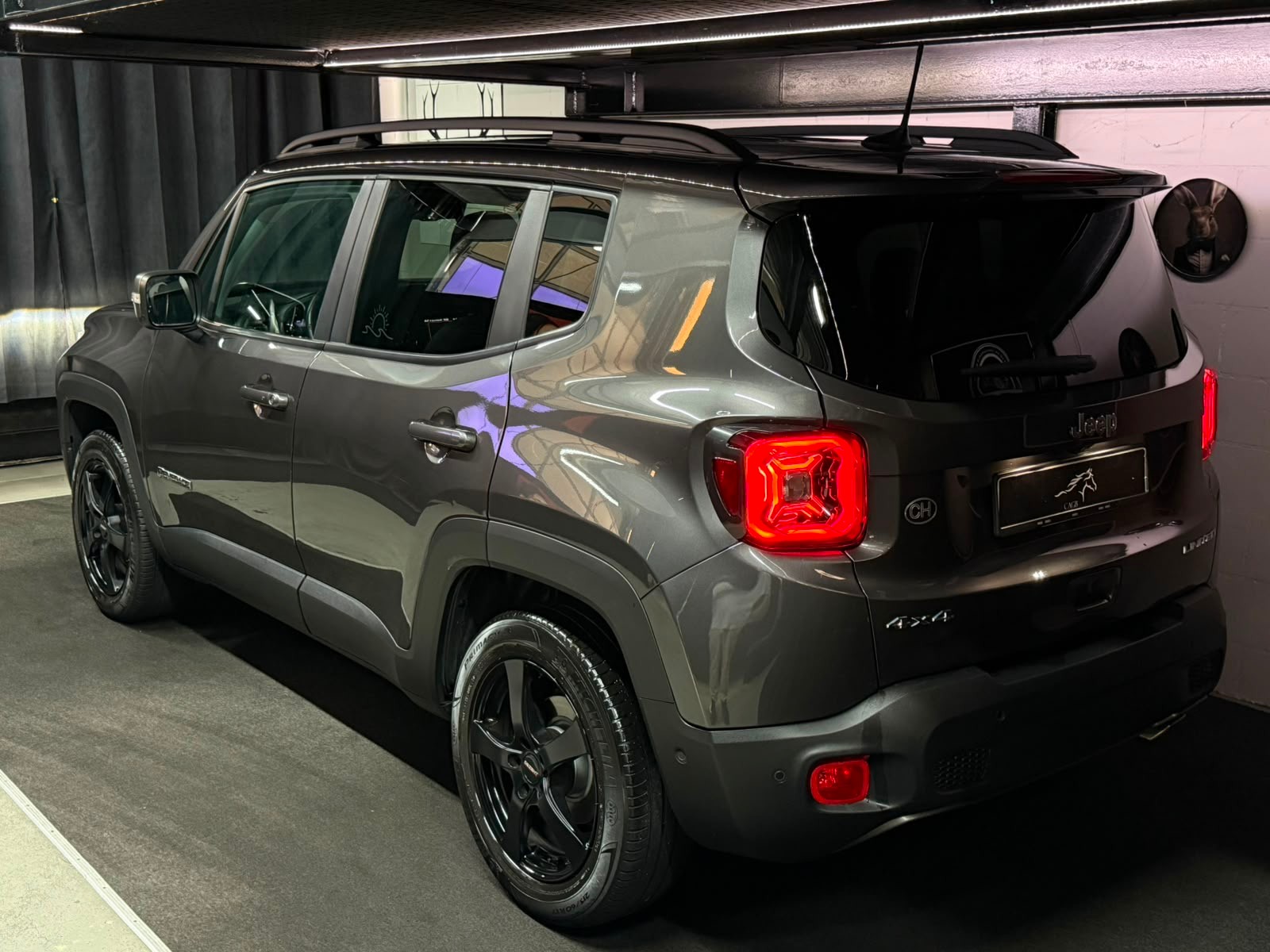JEEP Renegade 1.3 Turbo Limited AWD-showroom-element-3