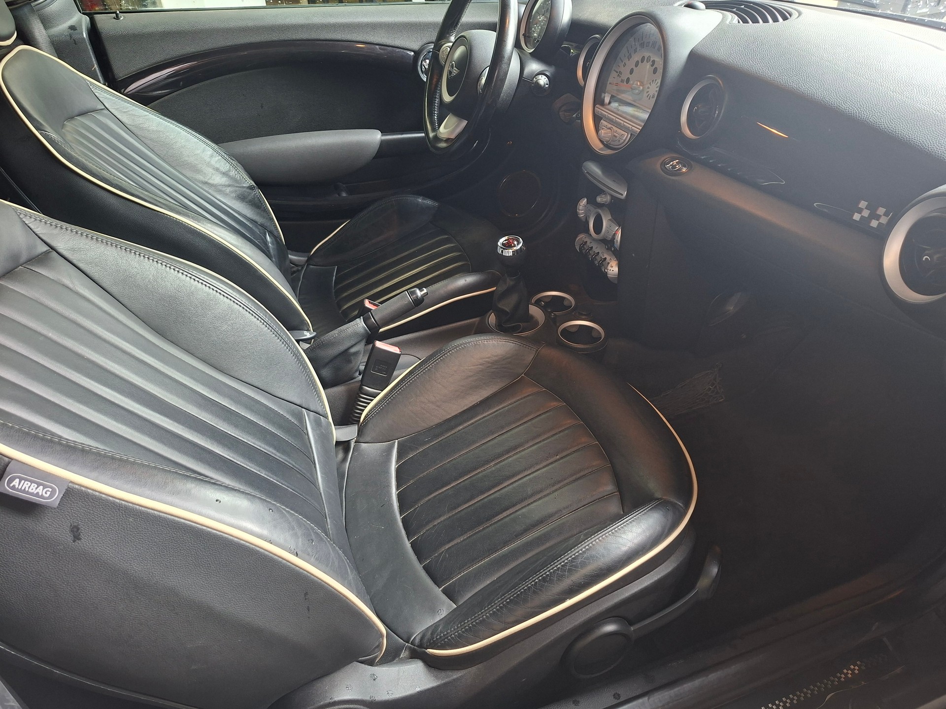 MINI Cooper John Cooper Works Cabriolet-image-7