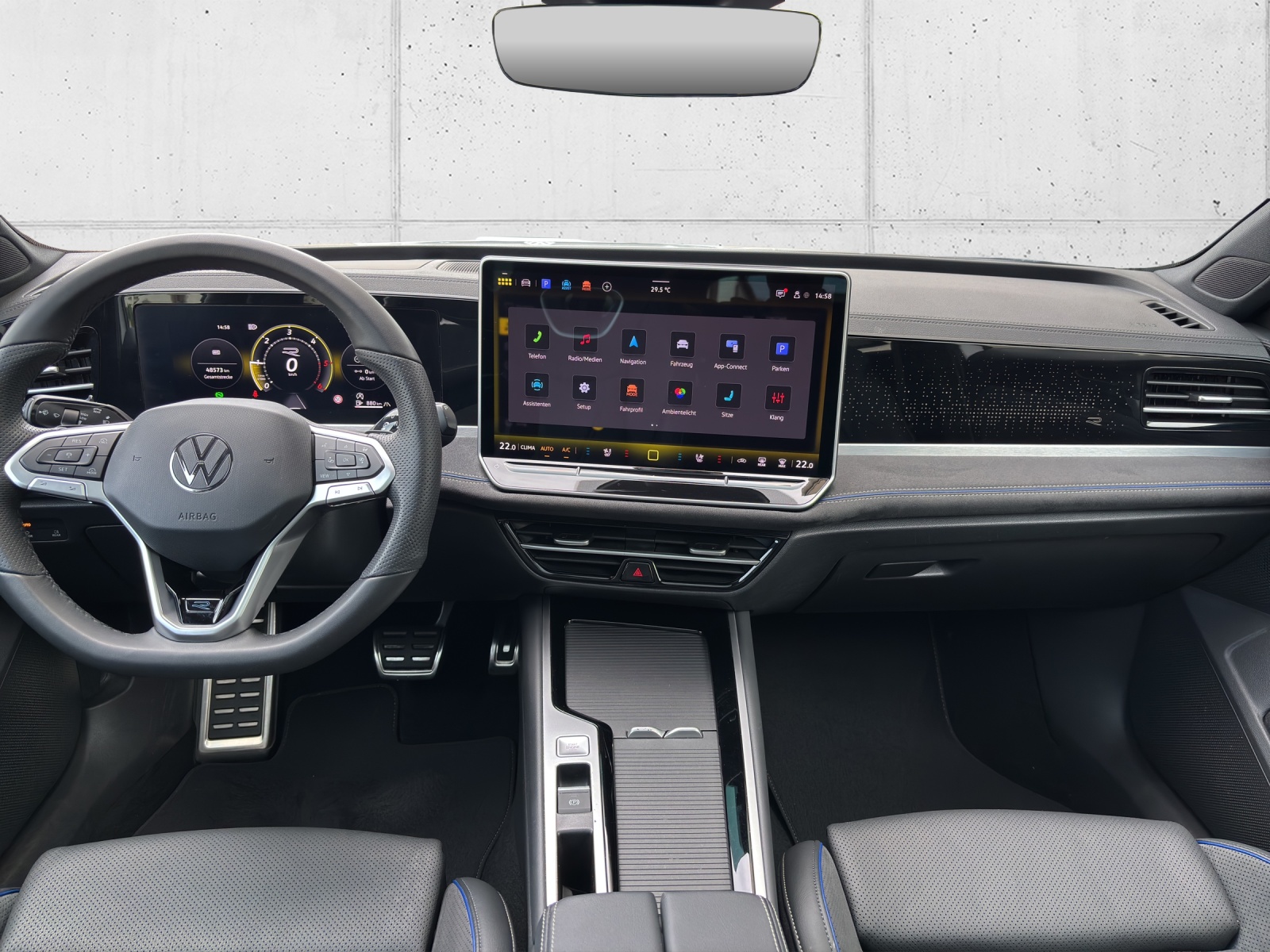 VW Passat Variant 2.0 TDI R-Line 4 Motion DSG CH-Fahrzeug mit Werksgarantie bis 2028 mit AHK, Leder & Winterräder-image-12