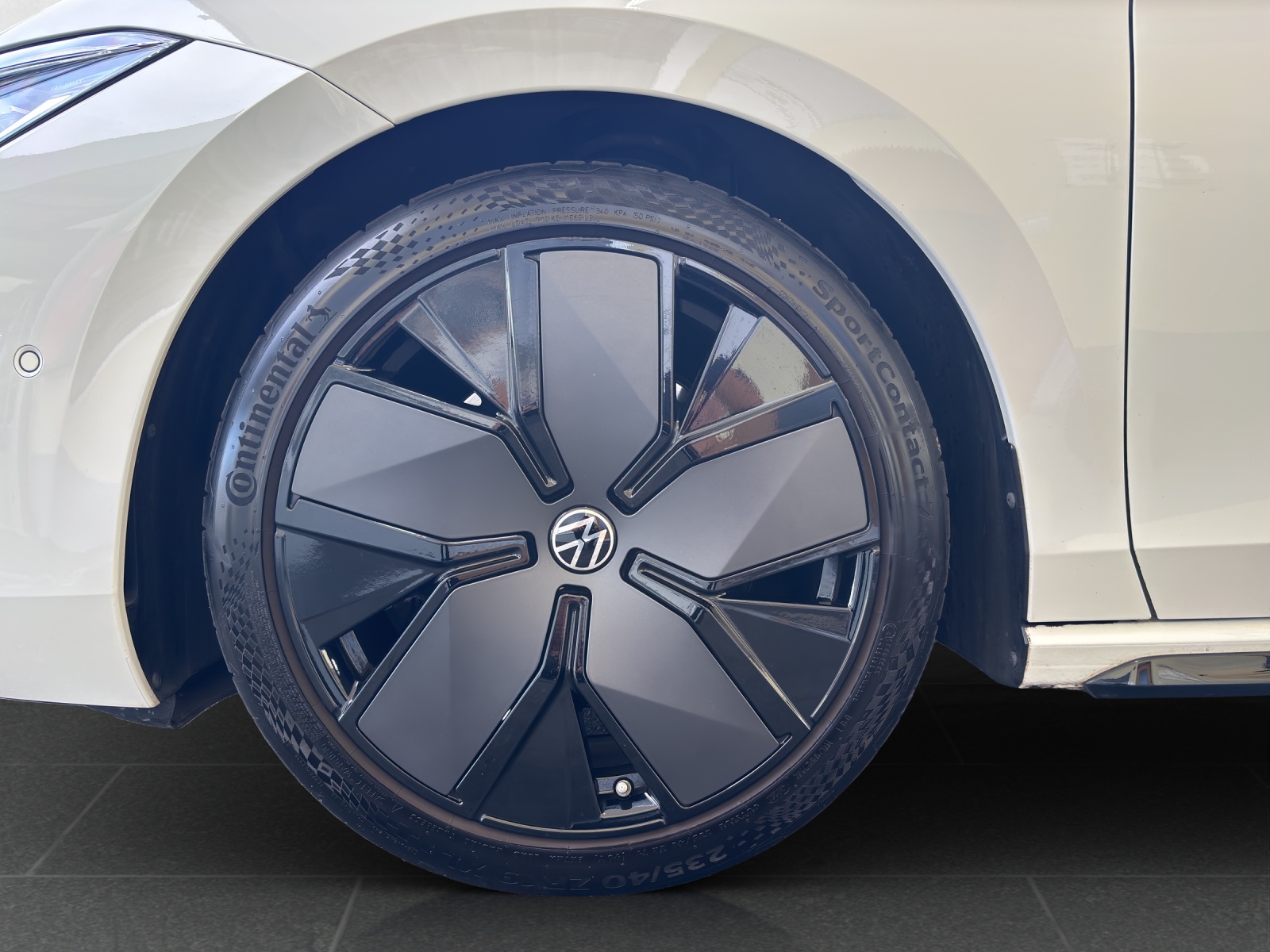 VW Passat Variant 2.0 TDI R-Line 4 Motion DSG CH-Fahrzeug mit Werksgarantie bis 2028 mit AHK, Leder & Winterräder-image-11