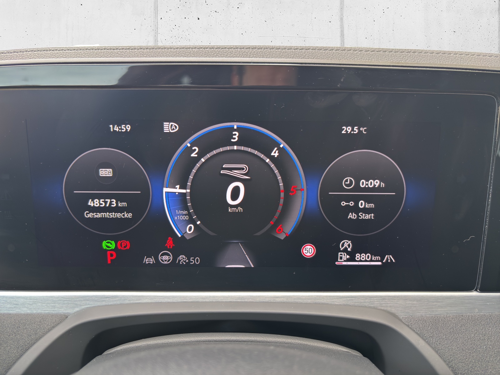 VW Passat Variant 2.0 TDI R-Line 4 Motion DSG CH-Fahrzeug mit Werksgarantie bis 2028 mit AHK, Leder & Winterräder-image-16