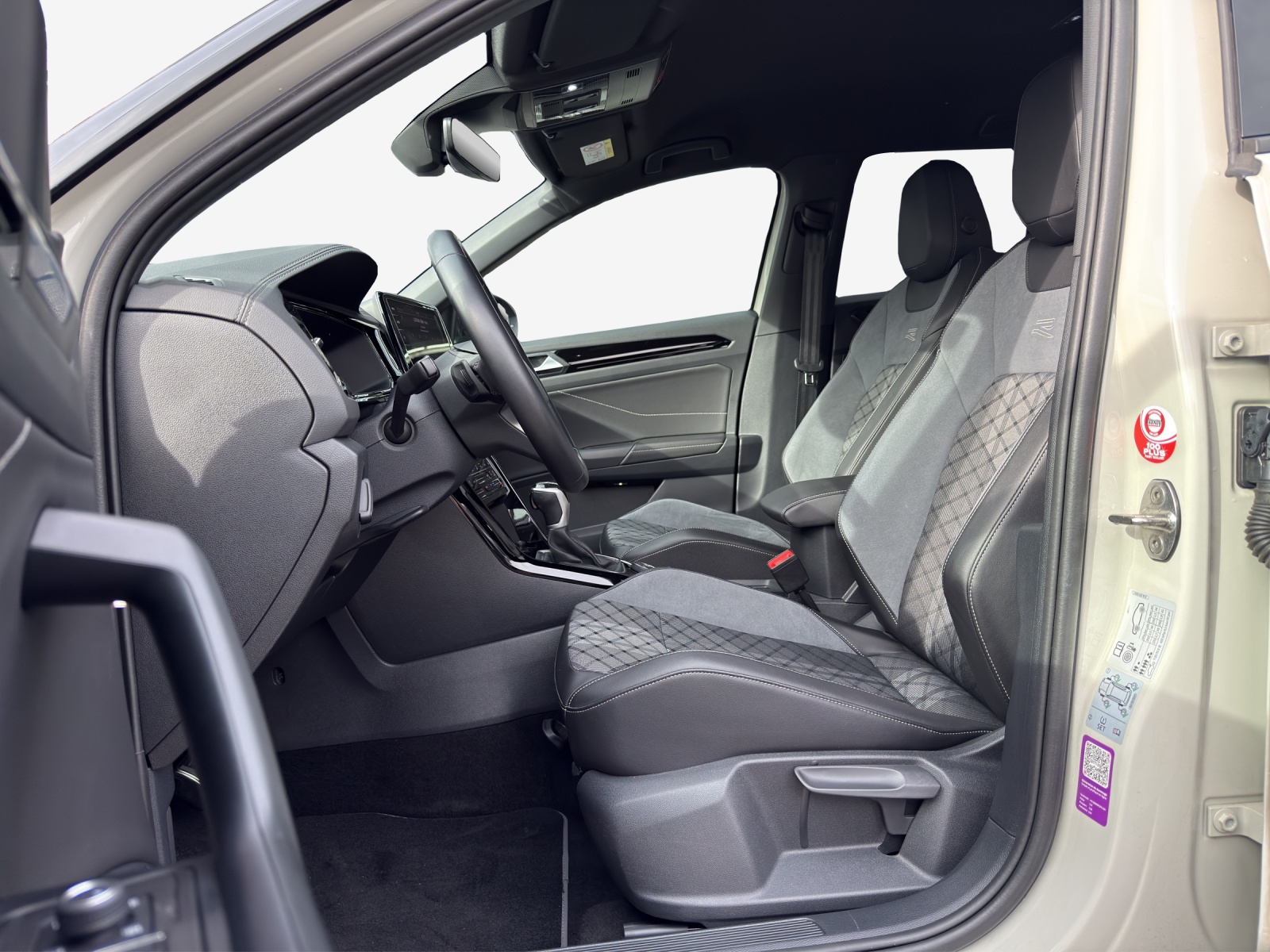 VW T-Roc 2.0 TSI R-Line DSG 4Motion-image-7