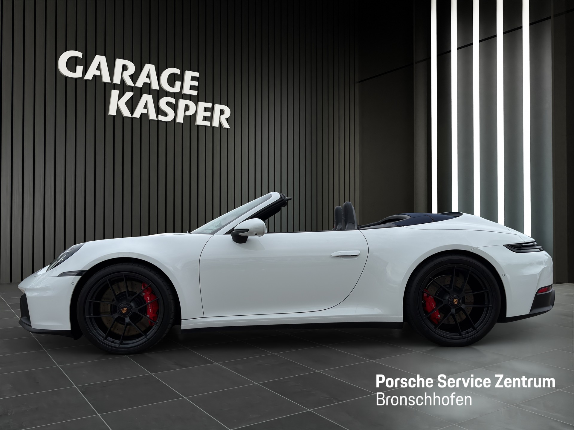 PORSCHE 911 Carrera 4 GTS Cabriolet-image-1
