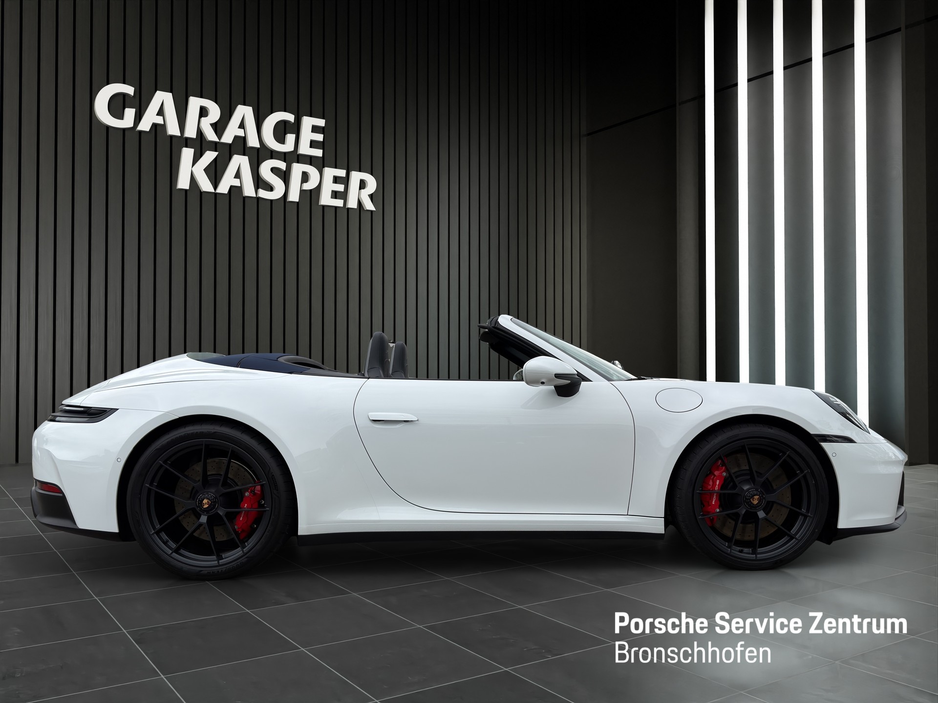 PORSCHE 911 Carrera 4 GTS Cabriolet-image-5