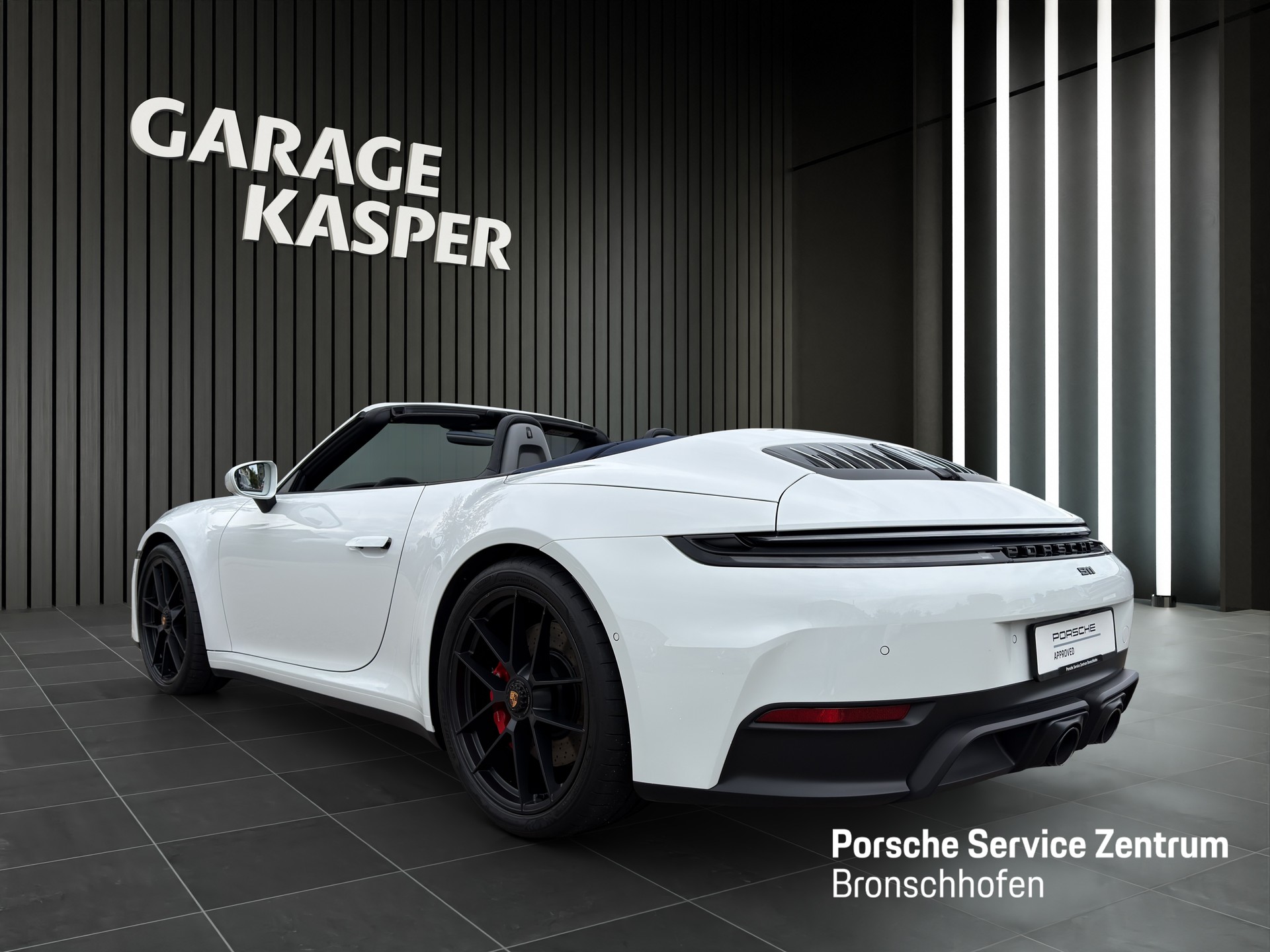 PORSCHE 911 Carrera 4 GTS Cabriolet-image-2