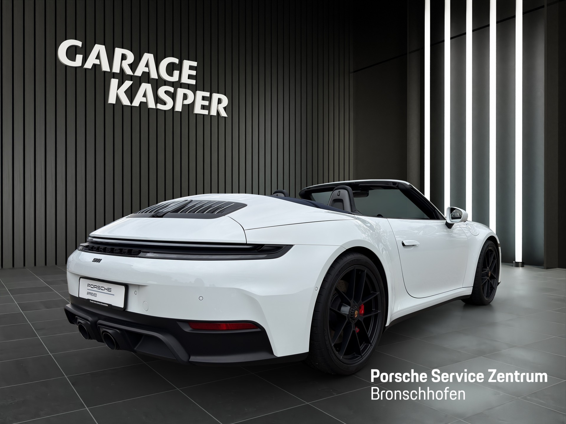 PORSCHE 911 Carrera 4 GTS Cabriolet-image-4