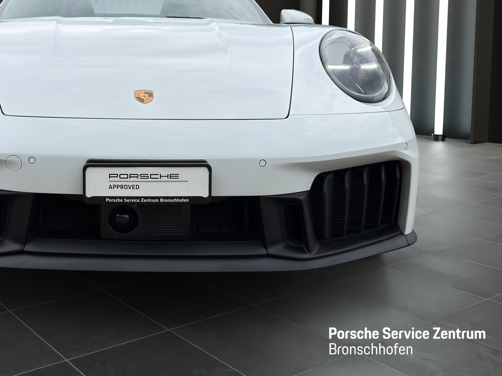PORSCHE 911 Carrera 4 GTS Cabriolet-image-8