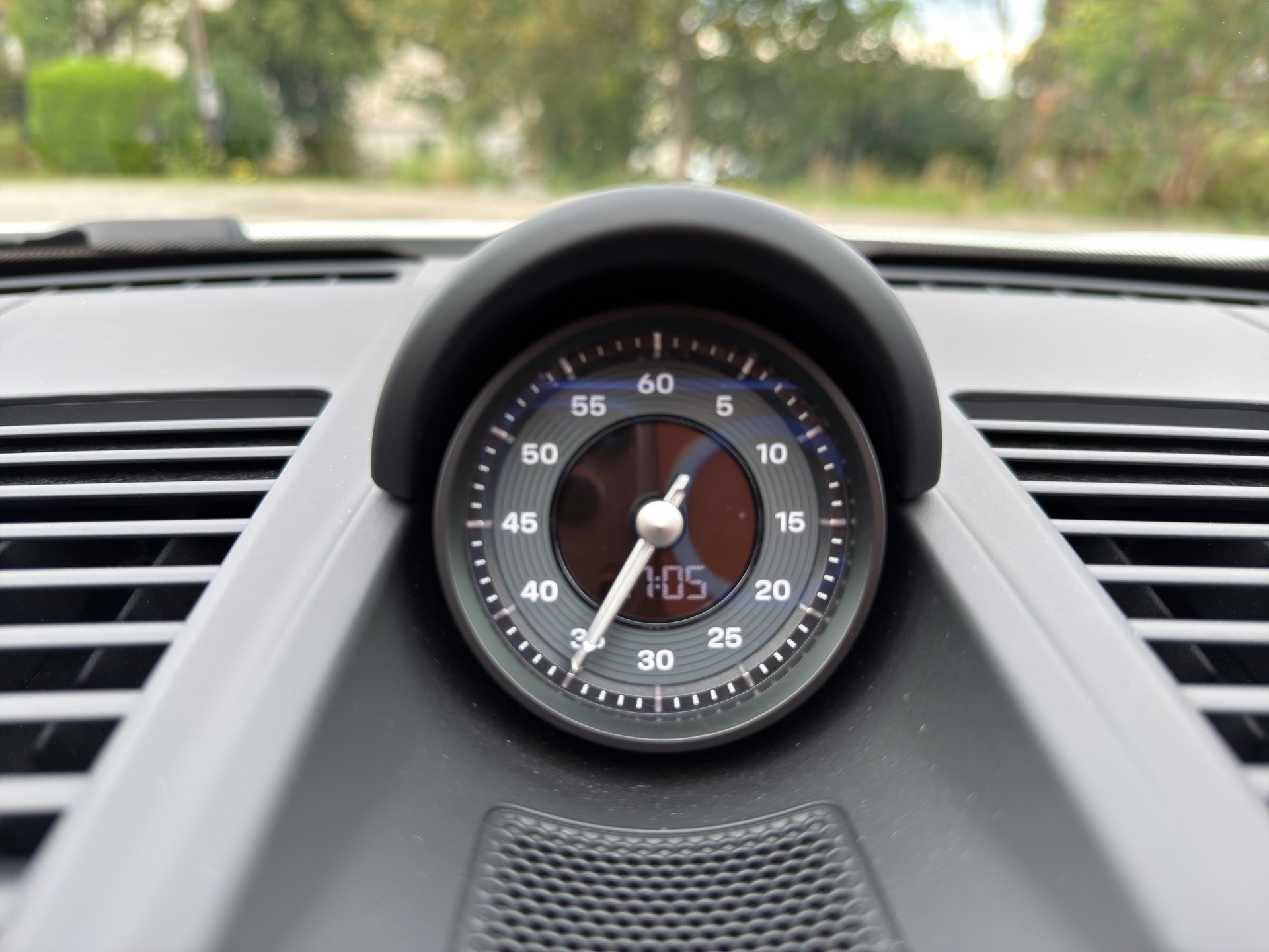 PORSCHE 911 Carrera 4 GTS Cabriolet-image-26
