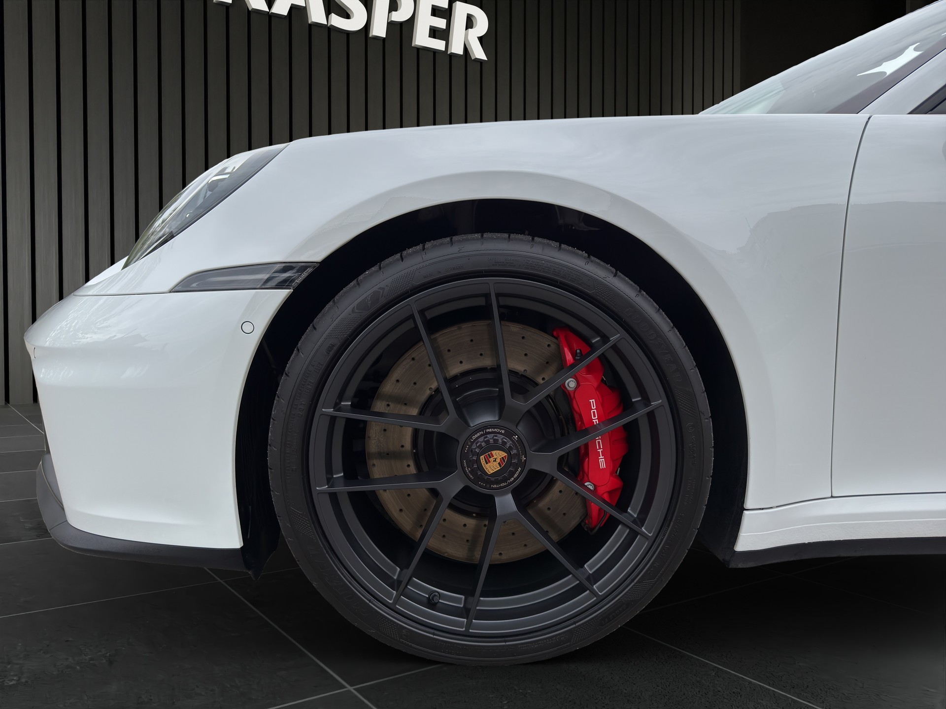PORSCHE 911 Carrera 4 GTS Cabriolet-image-9
