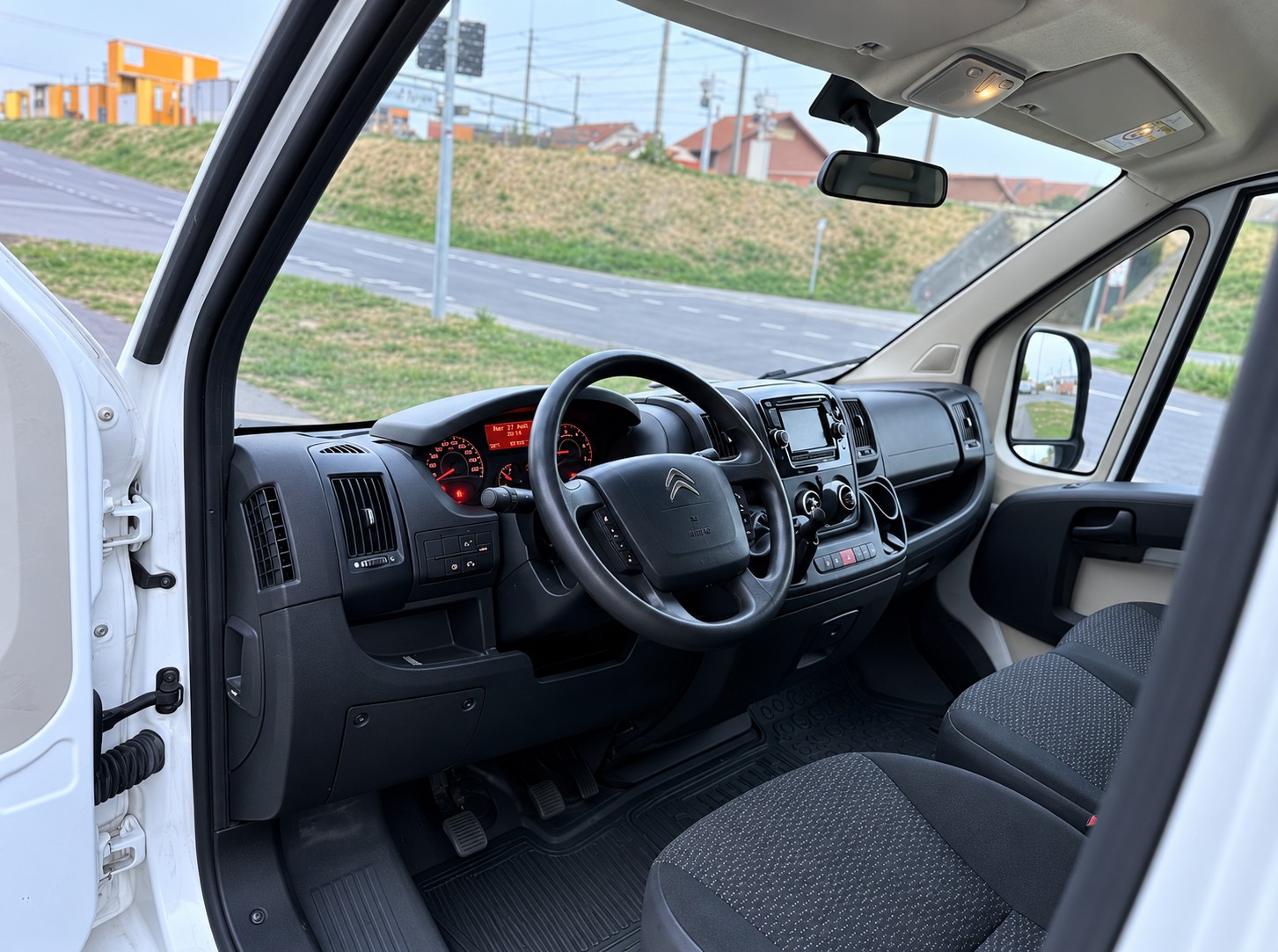CITROEN Jumper 35 2.0 BlueHDi 130 Confort L3H2-image-9
