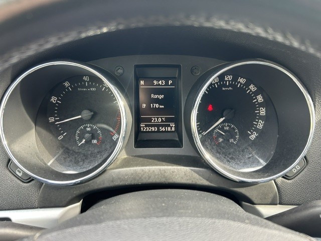 SKODA Yeti 1.2 TSI Family DSG-image-11