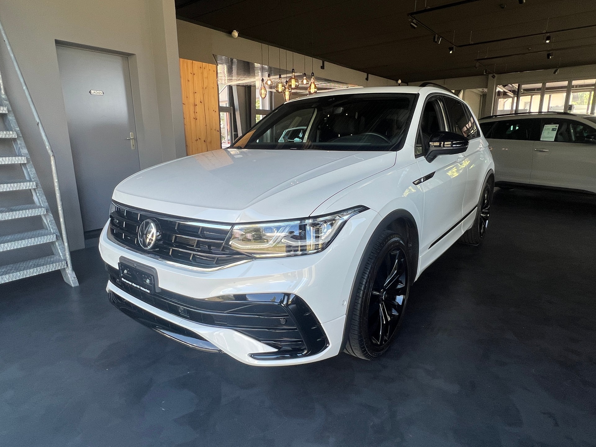 VW Tiguan 2.0TSI R-Line 4Motion DSG-image-1