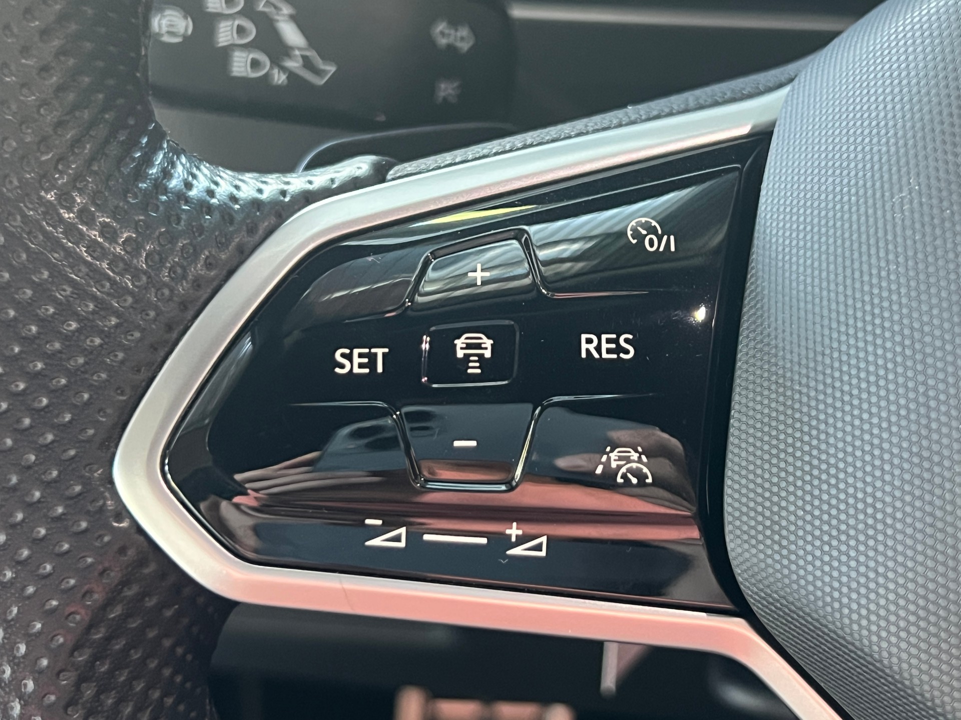 VW Tiguan 2.0TSI R-Line 4Motion DSG-image-7