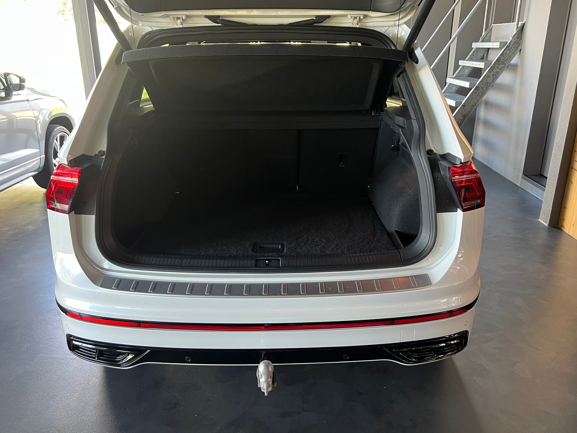 VW Tiguan 2.0TSI R-Line 4Motion DSG-image-3