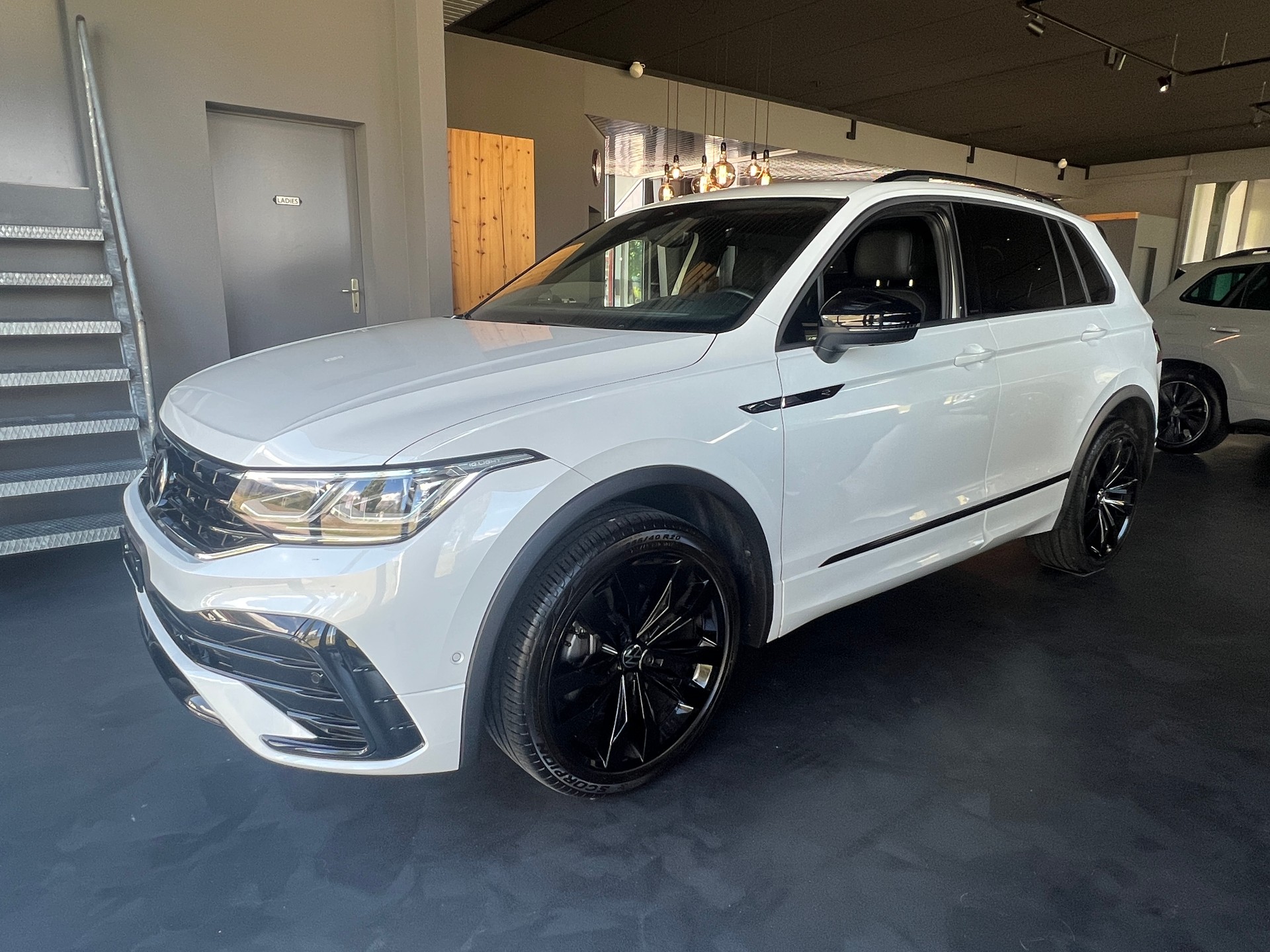 VW Tiguan 2.0TSI R-Line 4Motion DSG-image-0