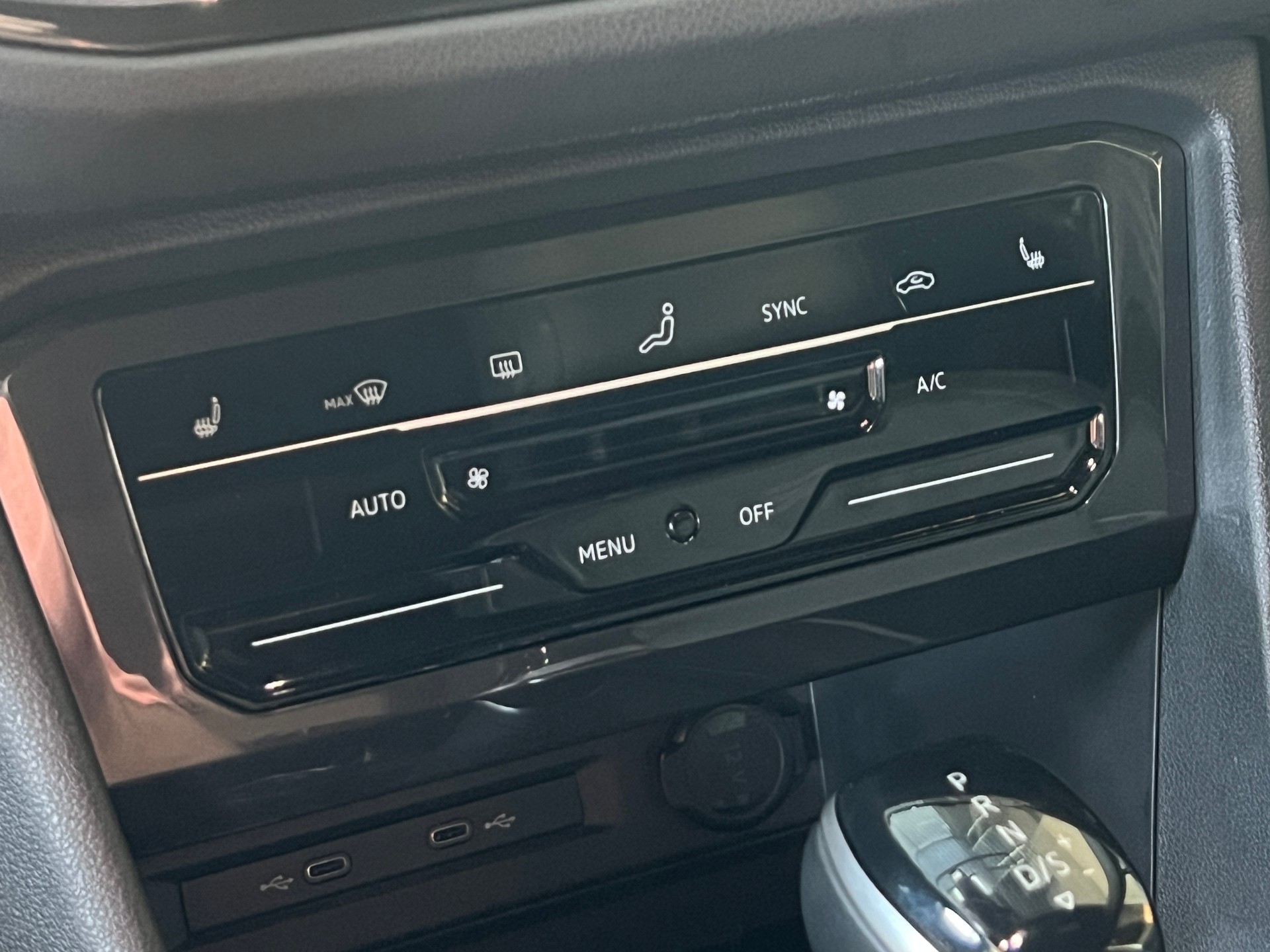 VW Tiguan 2.0TSI R-Line 4Motion DSG-image-9