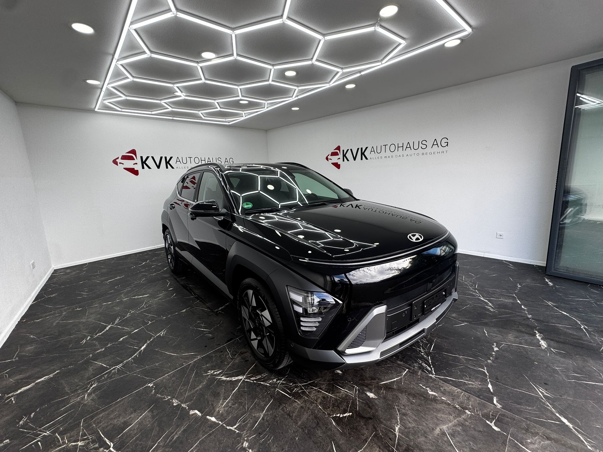 HYUNDAI Kona 1.6 GDi HEV Vertex DCT | Vollaustattung | Panorama | 5 Jahre Werksgarantie | 8-fach bereift |-showroom-element-3