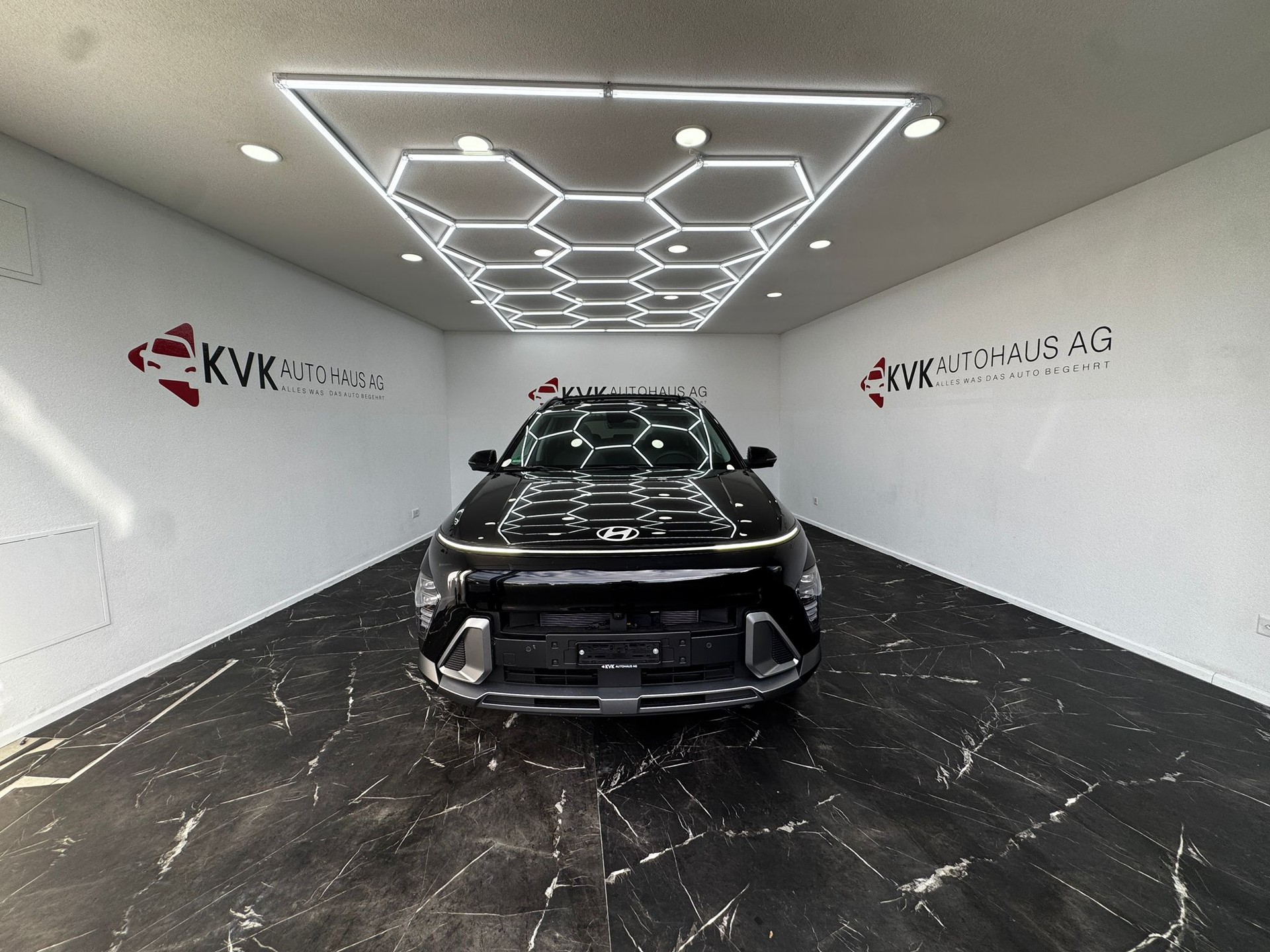 HYUNDAI Kona 1.6 GDi HEV Vertex DCT | Vollaustattung | Panorama | 5 Jahre Werksgarantie | 8-fach bereift |-showroom-element-2