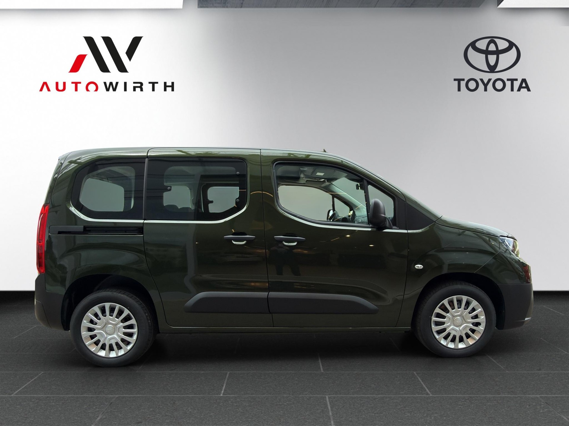 TOYOTA Proace City Verso L1 1.2 110 Comfort-image-3