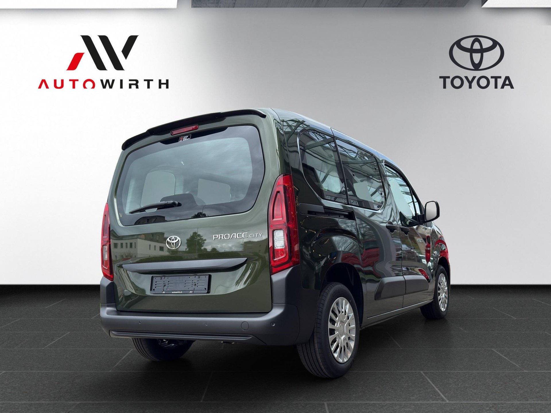 TOYOTA Proace City Verso L1 1.2 110 Comfort-image-4