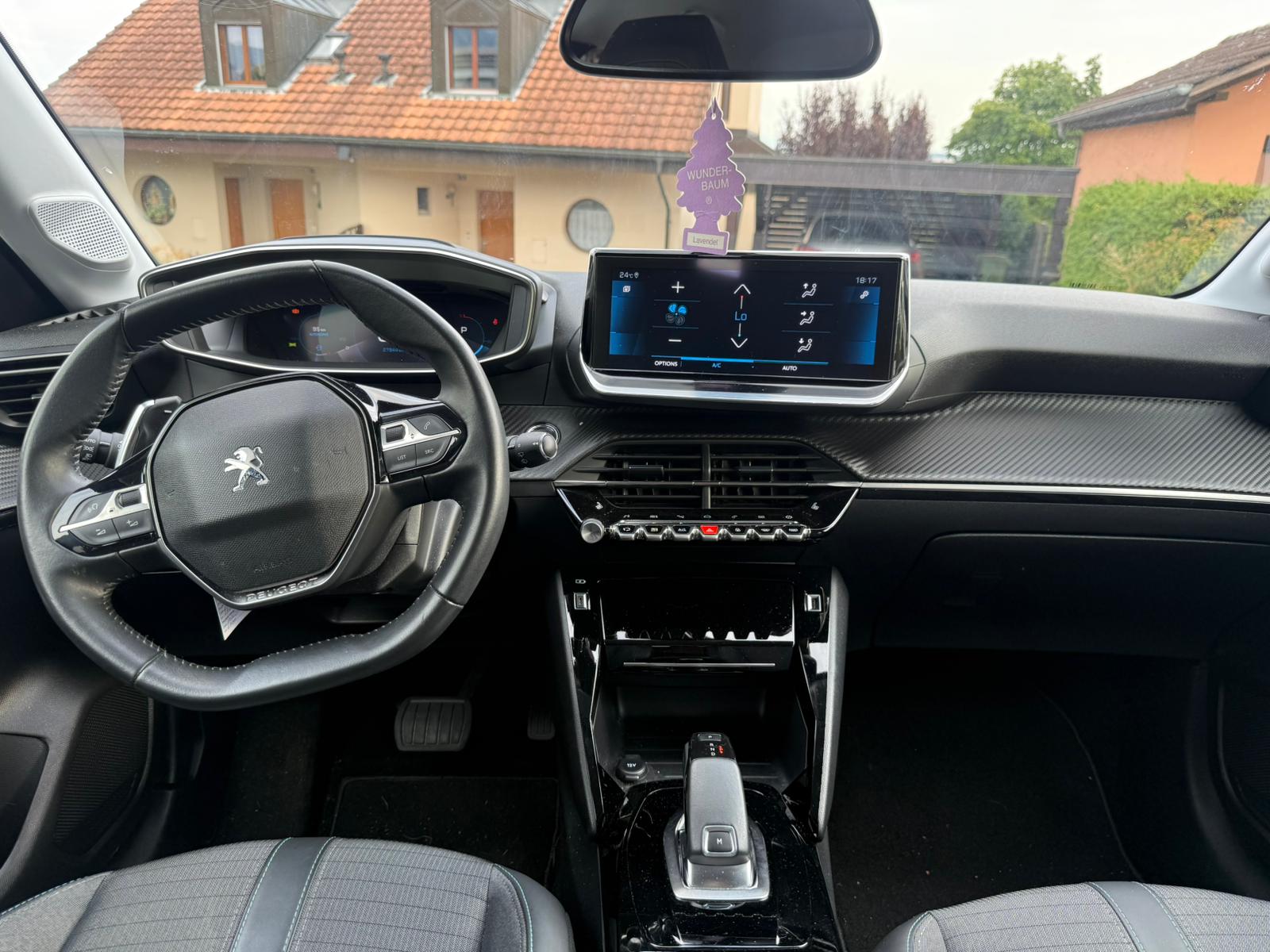 PEUGEOT 1.2 PureTech 100 Allure-image-7