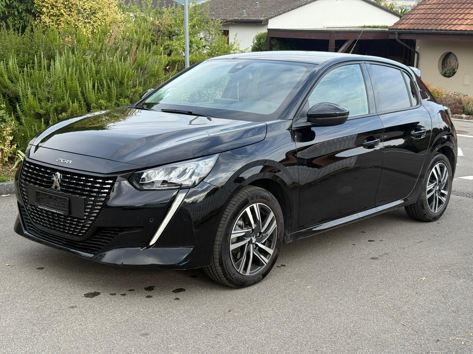 PEUGEOT 1.2 PureTech 100 Allure-image-1
