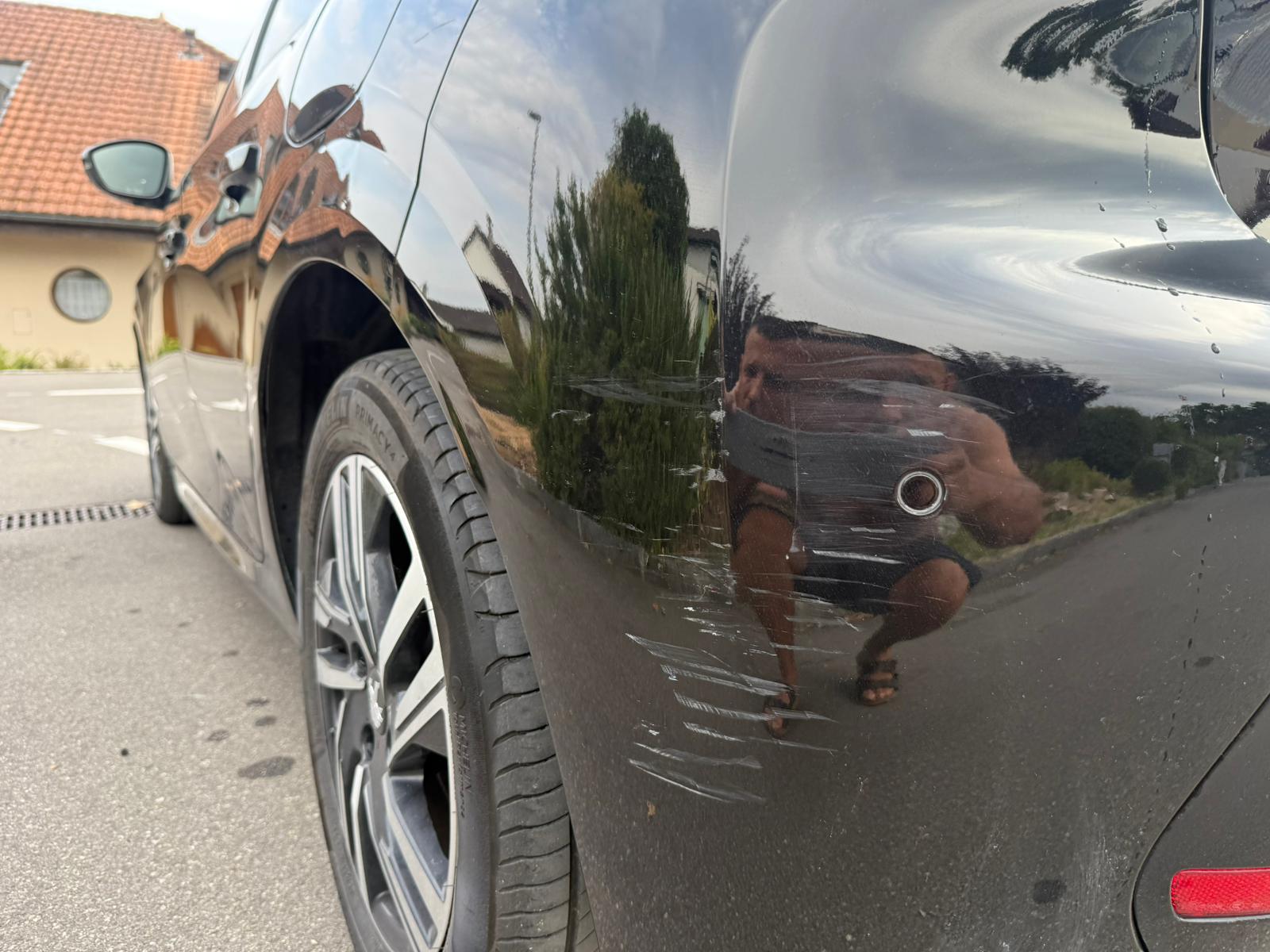PEUGEOT 1.2 PureTech 100 Allure-image-5
