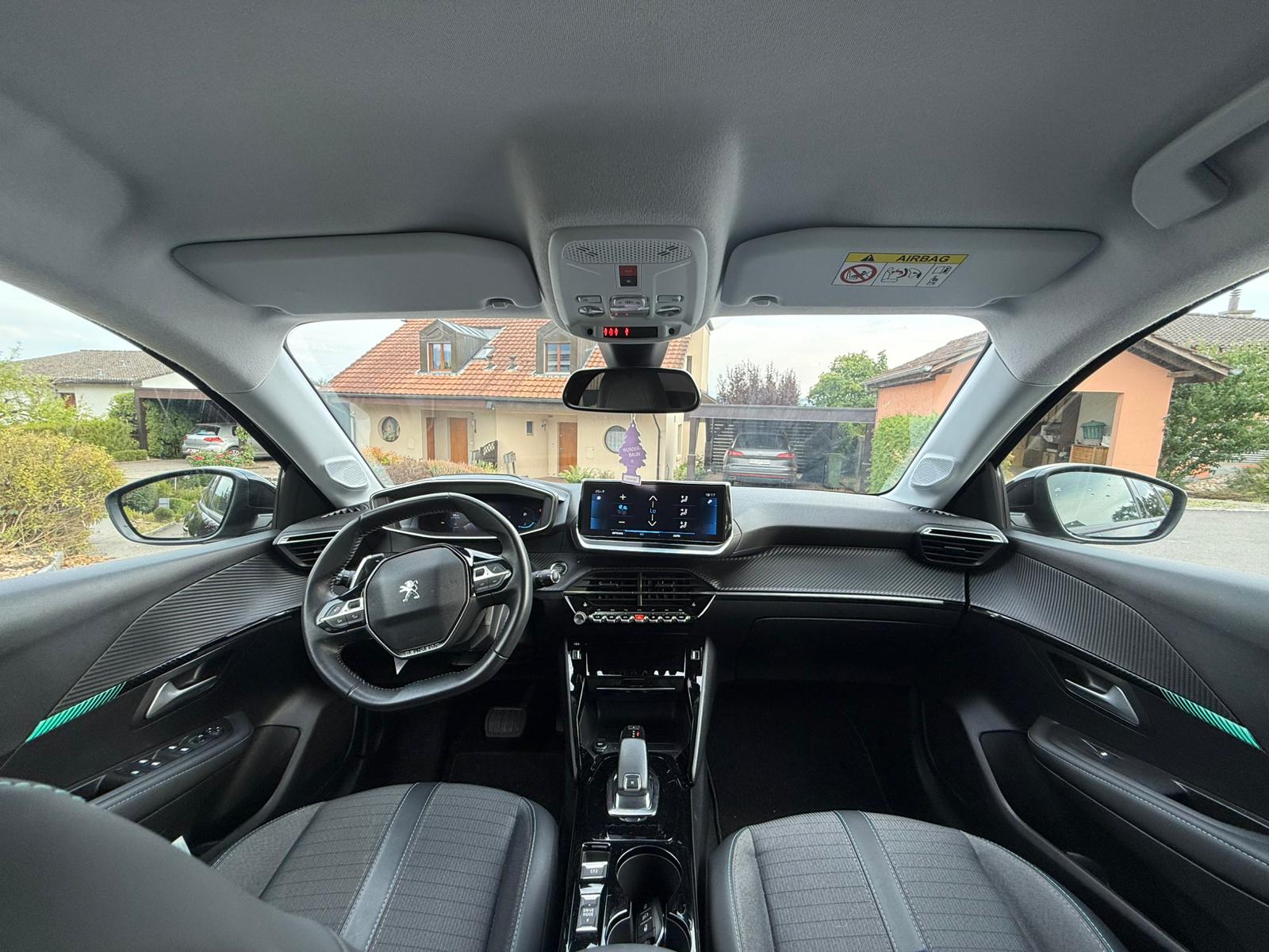 PEUGEOT 1.2 PureTech 100 Allure-image-3