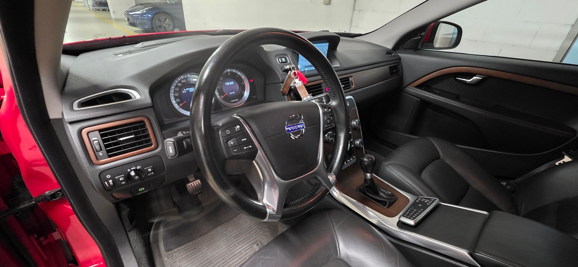 VOLVO V70 D5 Summum-image-11