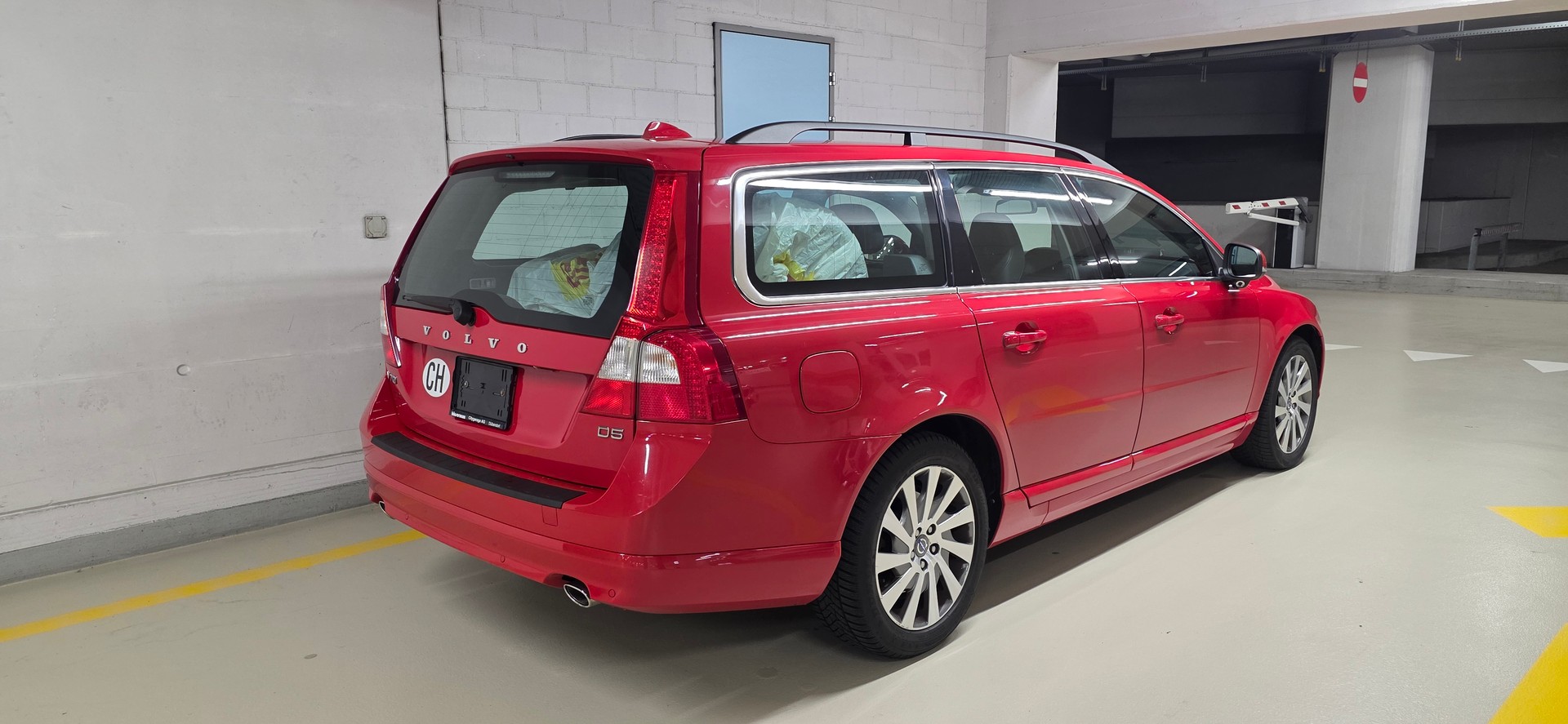 VOLVO V70 D5 Summum-image-4