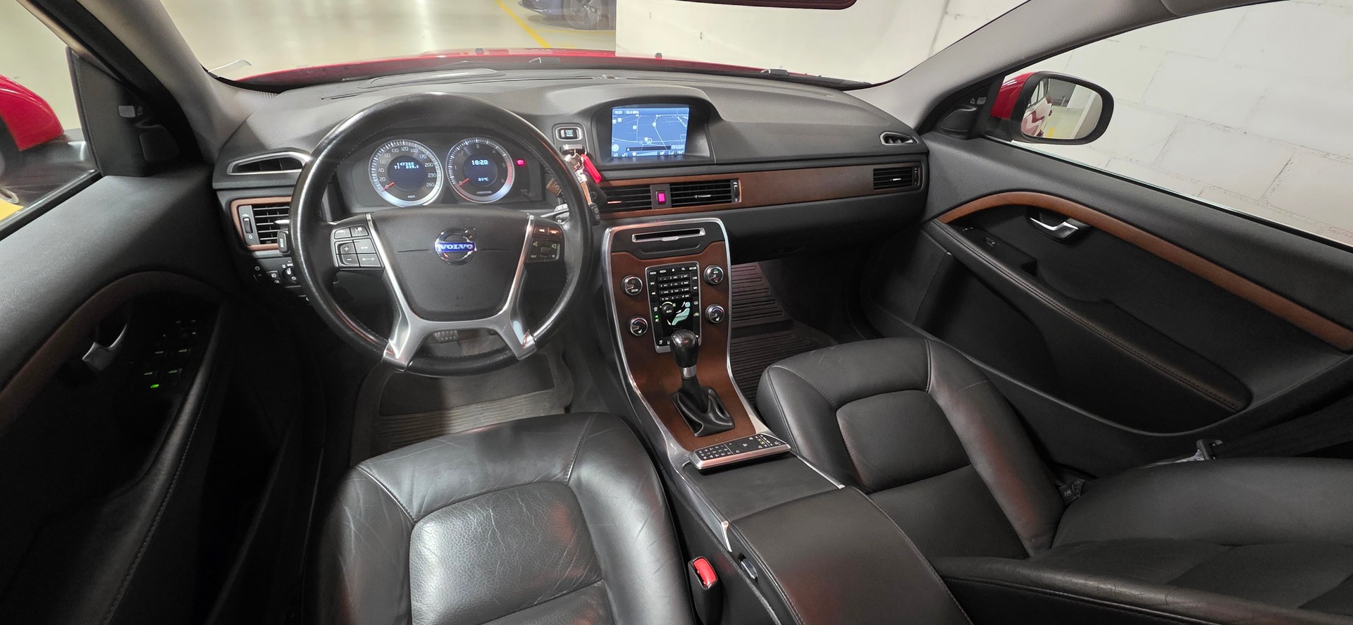 VOLVO V70 D5 Summum-image-8
