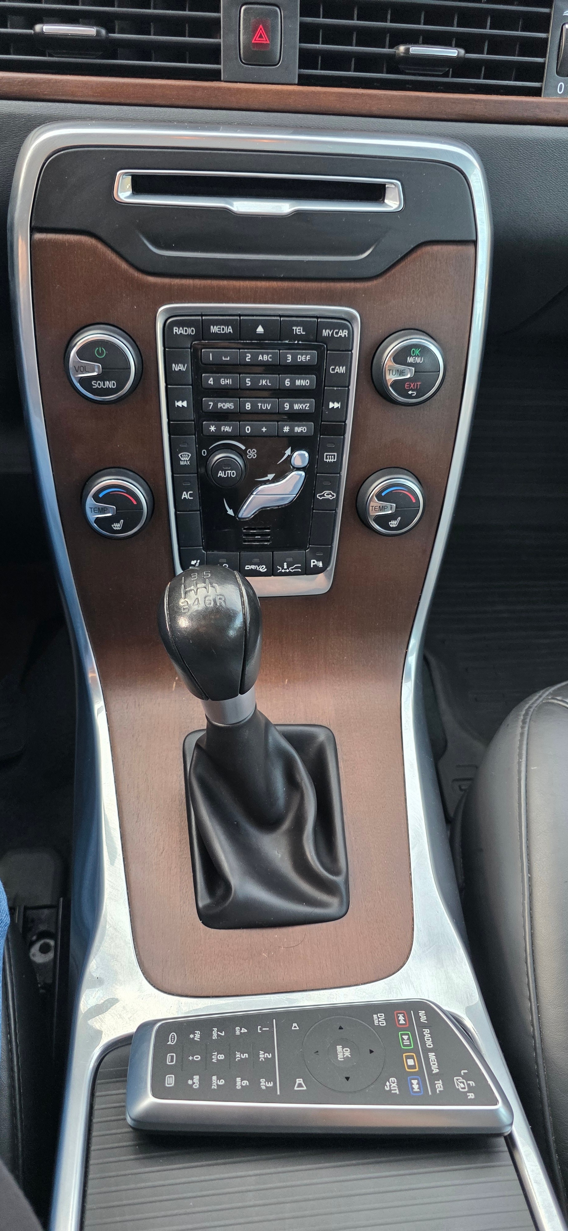 VOLVO V70 D5 Summum-image-13