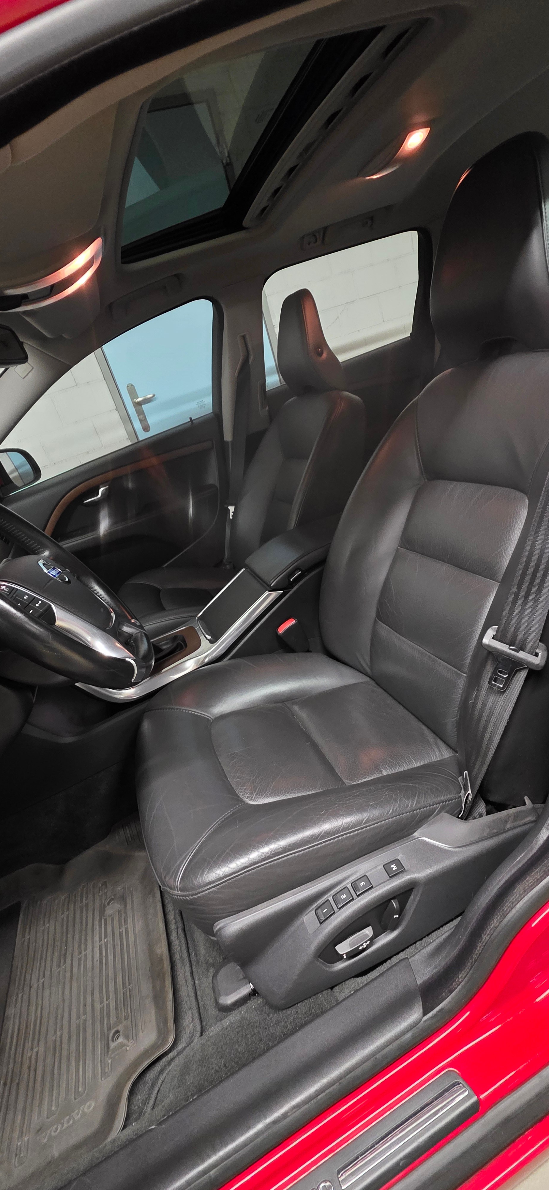 VOLVO V70 D5 Summum-image-9