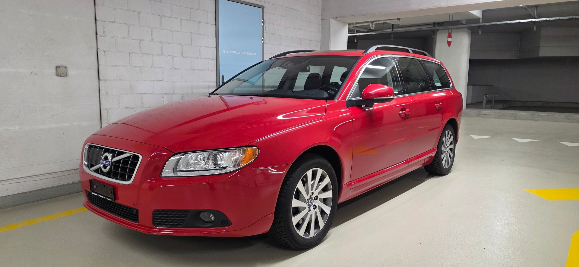 VOLVO V70 D5 Summum-image-0