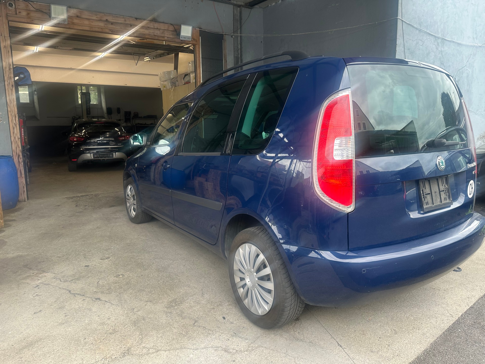 SKODA Roomster 1.6 TDI Magic-image-2