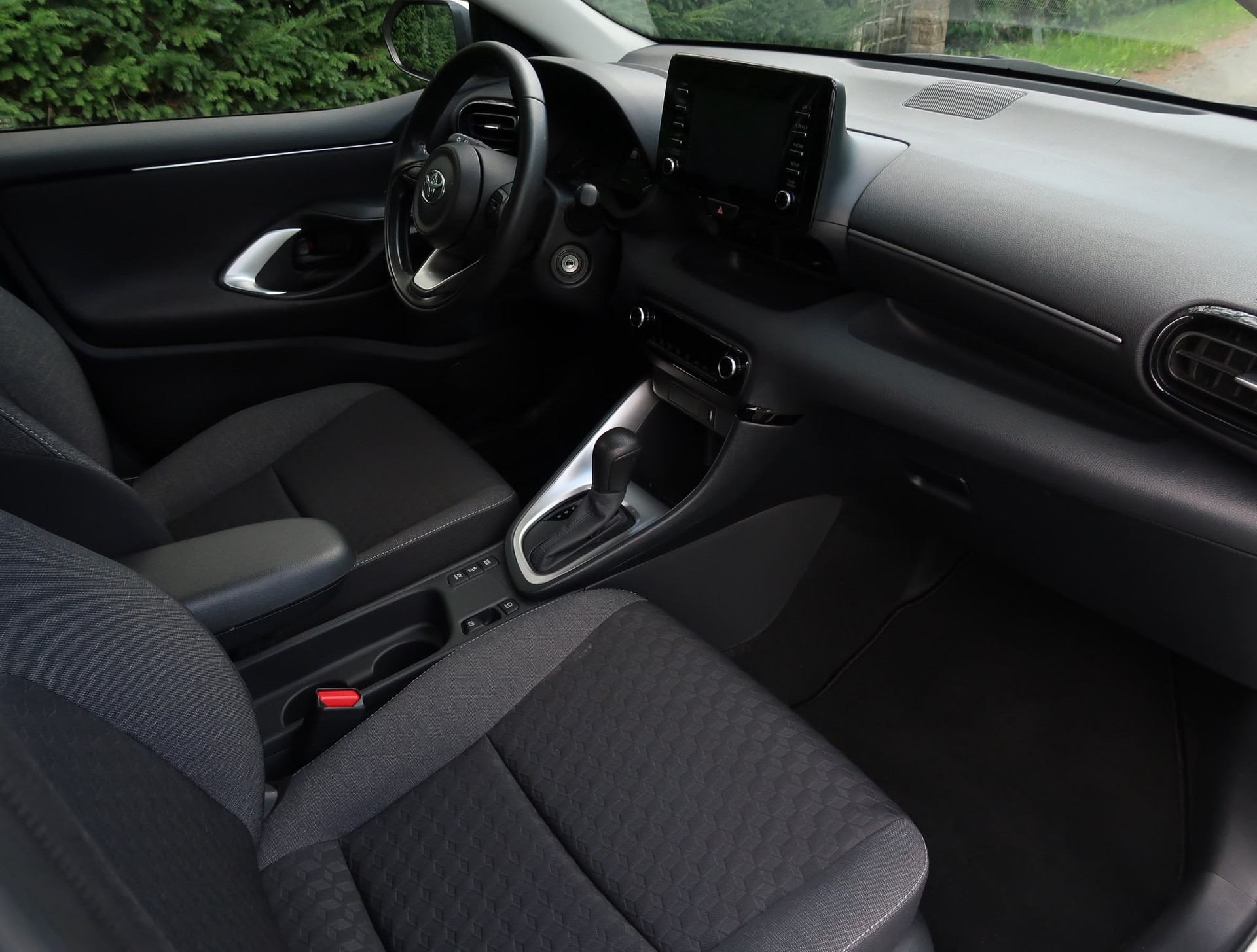 TOYOTA Yaris 1.5 Comfort e-CVT-image-15