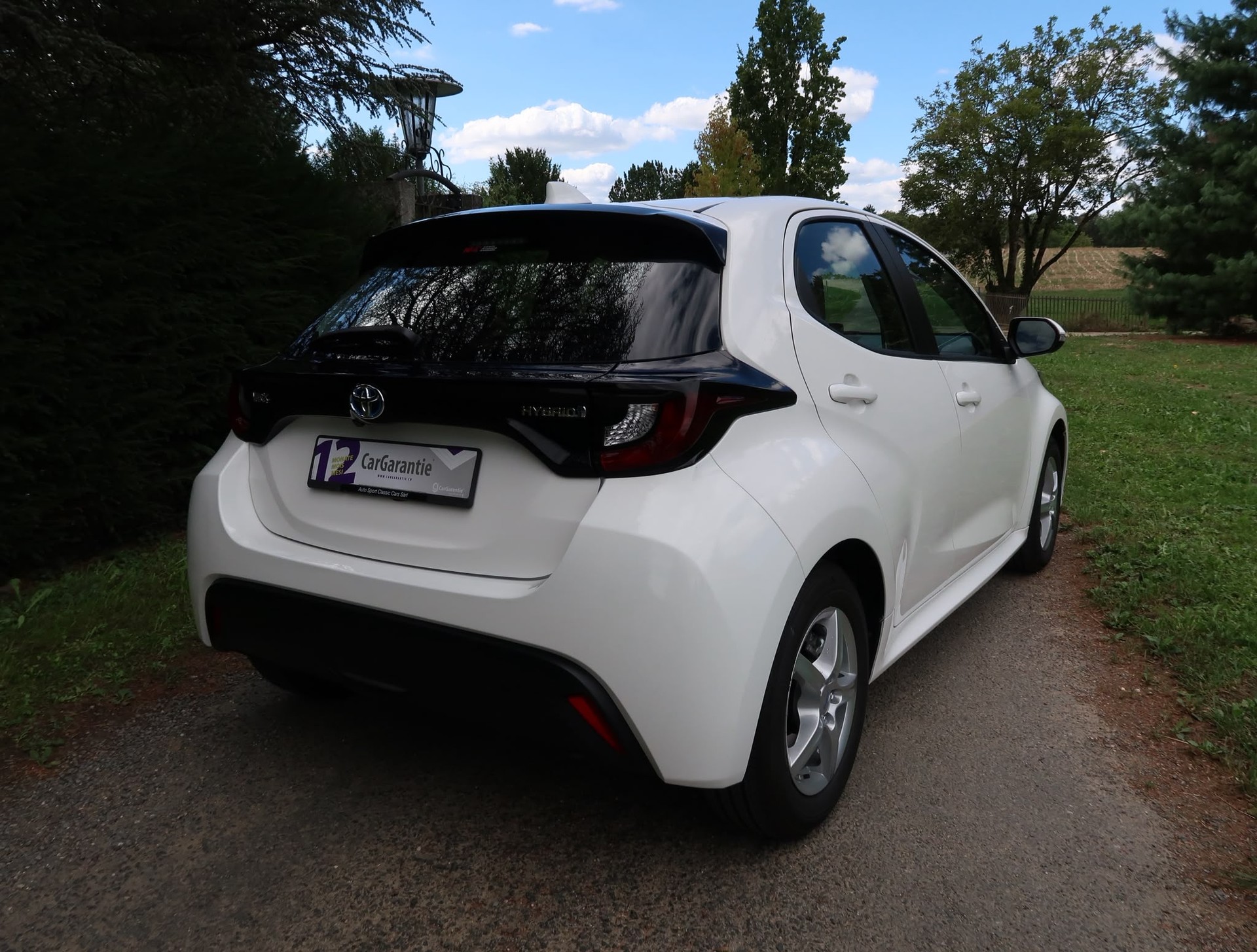 TOYOTA Yaris 1.5 Comfort e-CVT-image-4