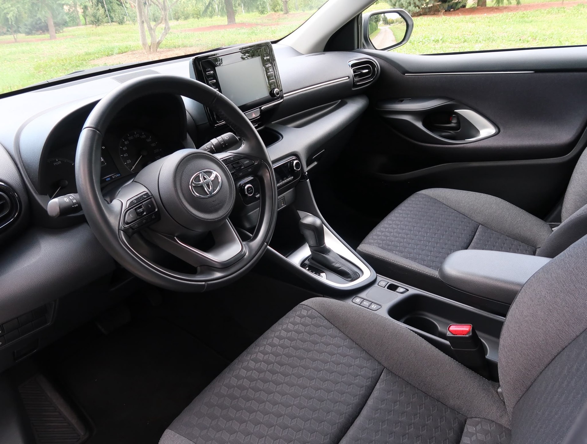 TOYOTA Yaris 1.5 Comfort e-CVT-image-12