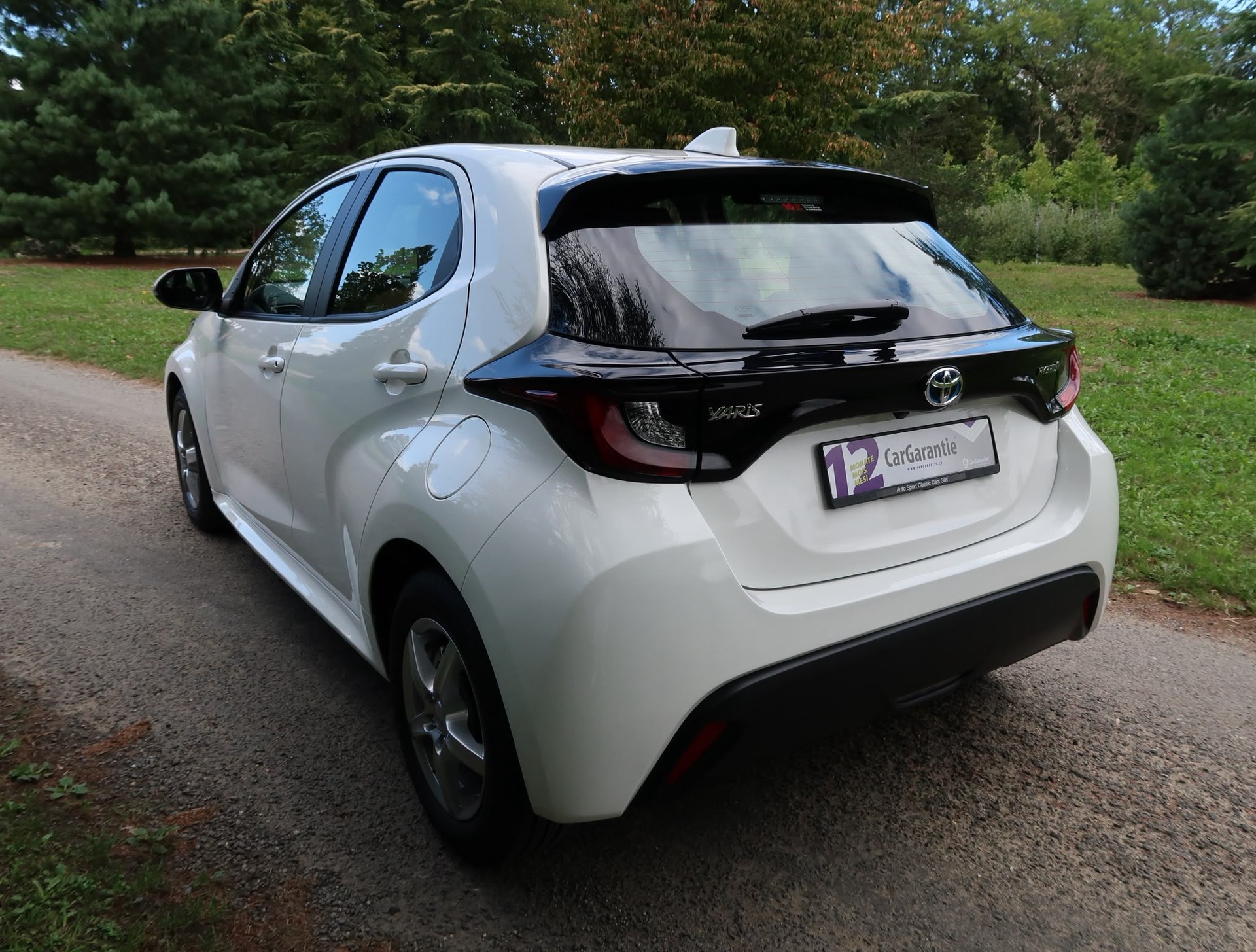 TOYOTA Yaris 1.5 Comfort e-CVT-image-6