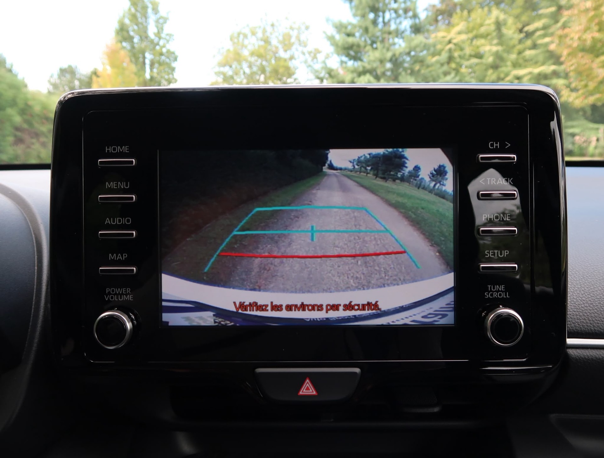 TOYOTA Yaris 1.5 Comfort e-CVT-image-16