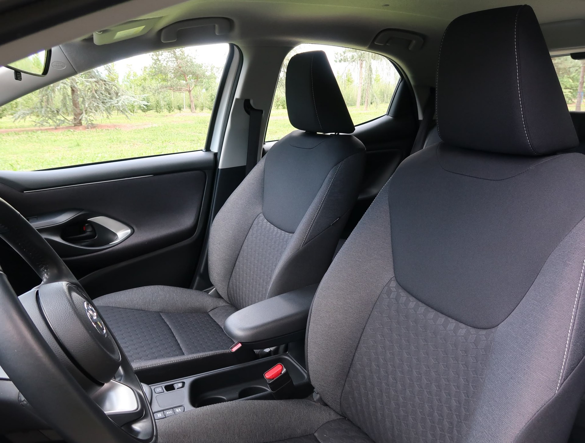 TOYOTA Yaris 1.5 Comfort e-CVT-image-13
