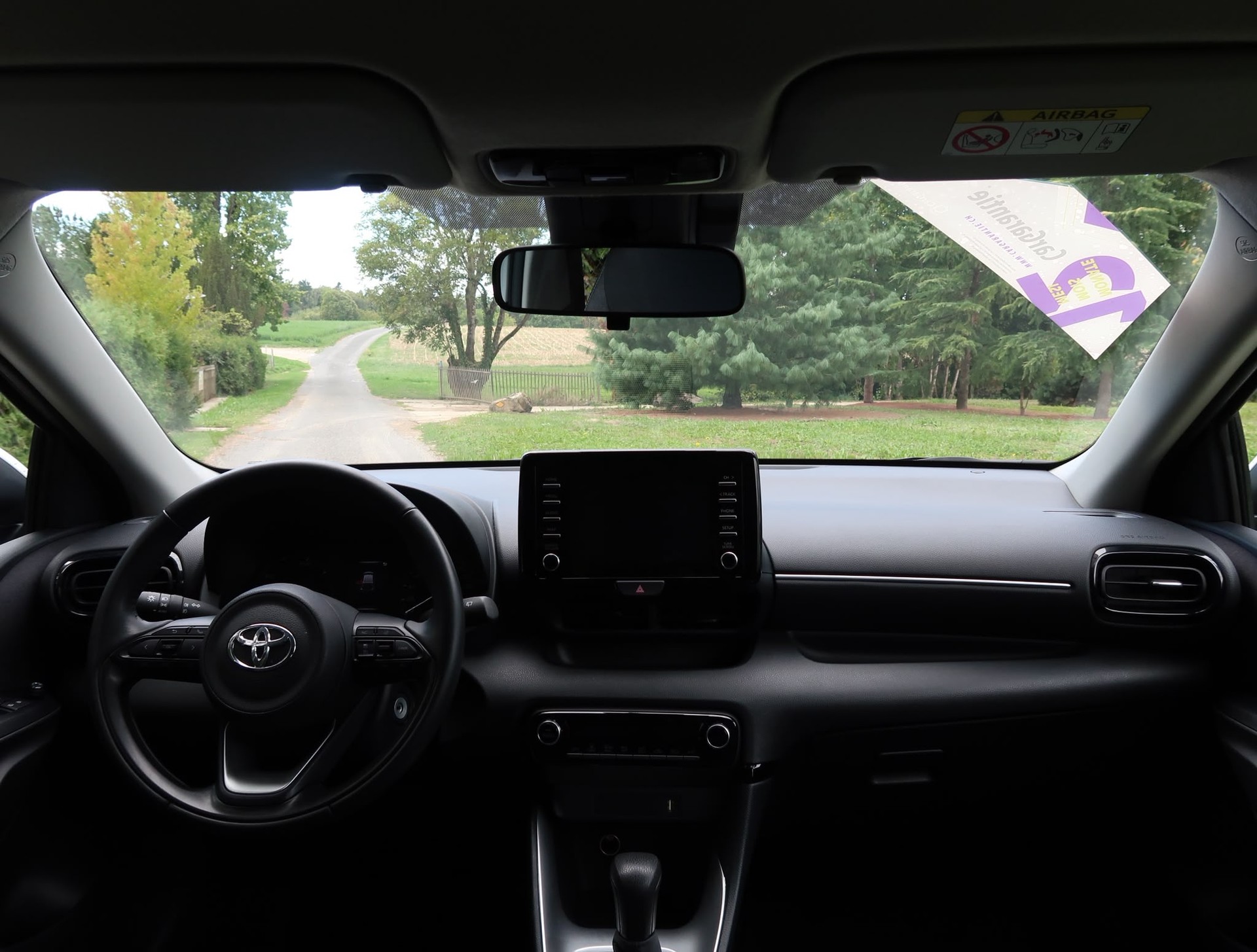 TOYOTA Yaris 1.5 Comfort e-CVT-image-10