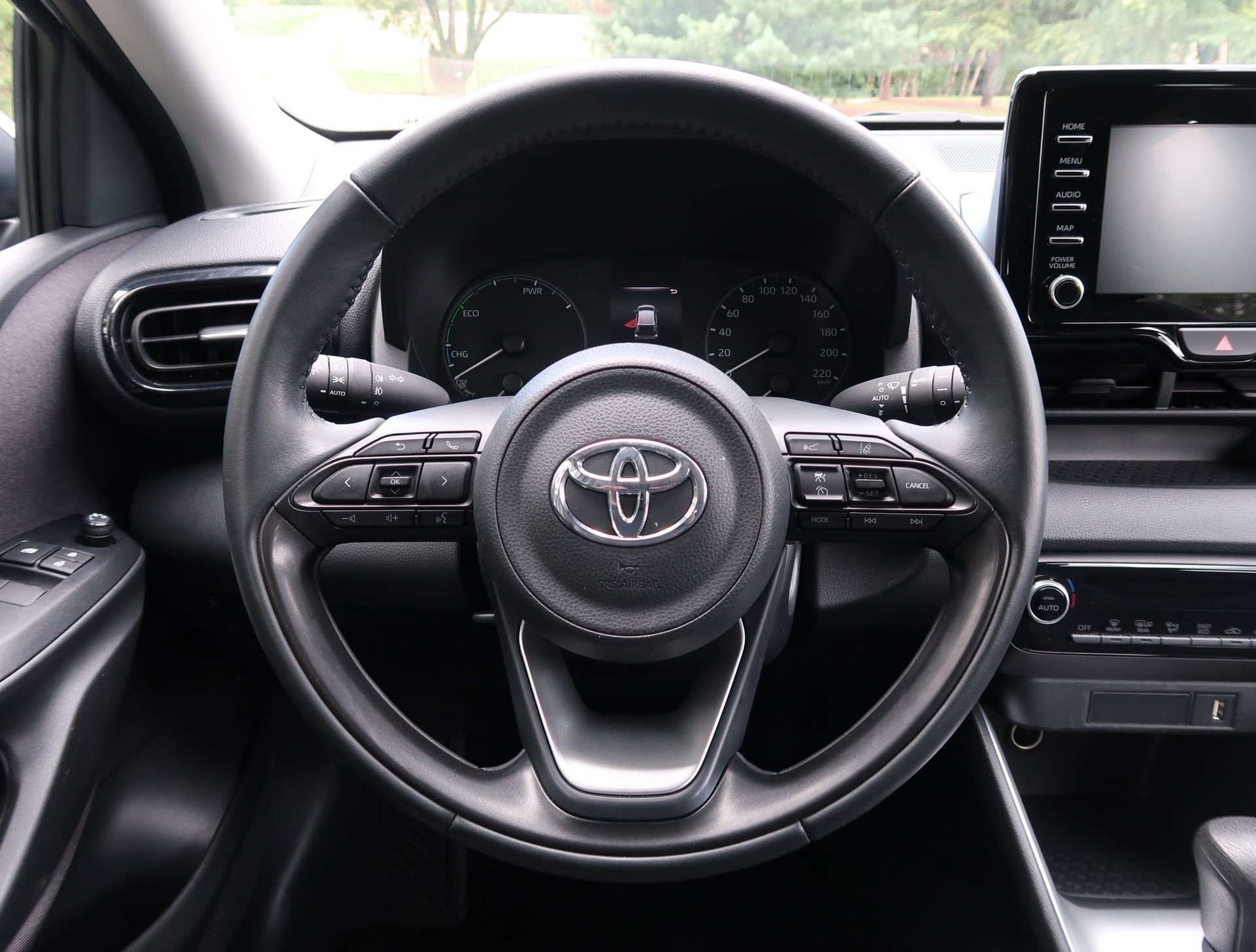 TOYOTA Yaris 1.5 Comfort e-CVT-image-11