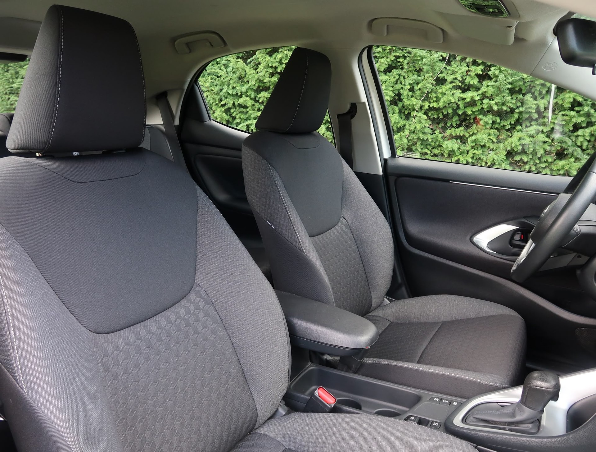 TOYOTA Yaris 1.5 Comfort e-CVT-image-14