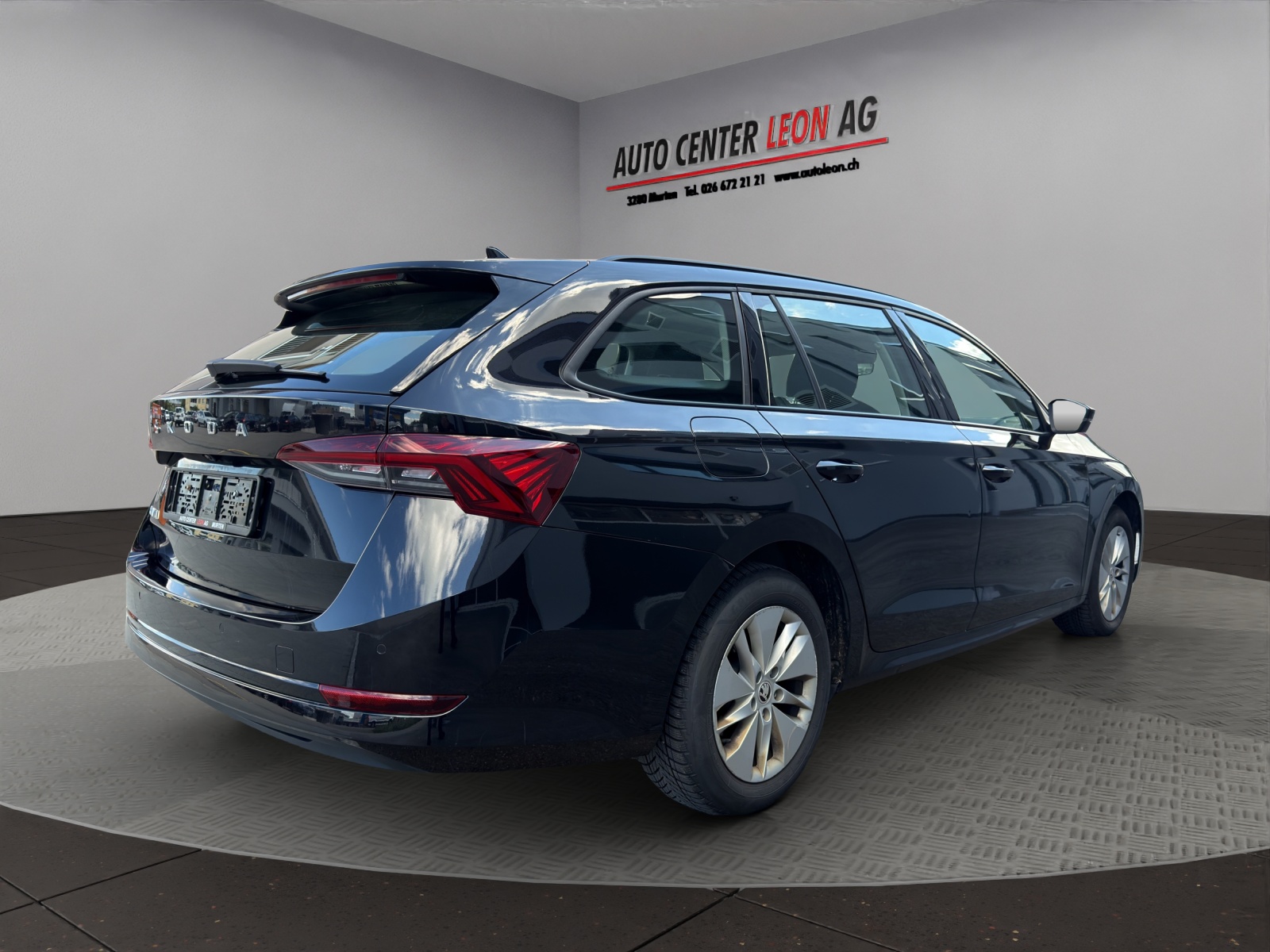 SKODA Octavia Combi 2.0 TDI DSG Ambition 4x4-image-5
