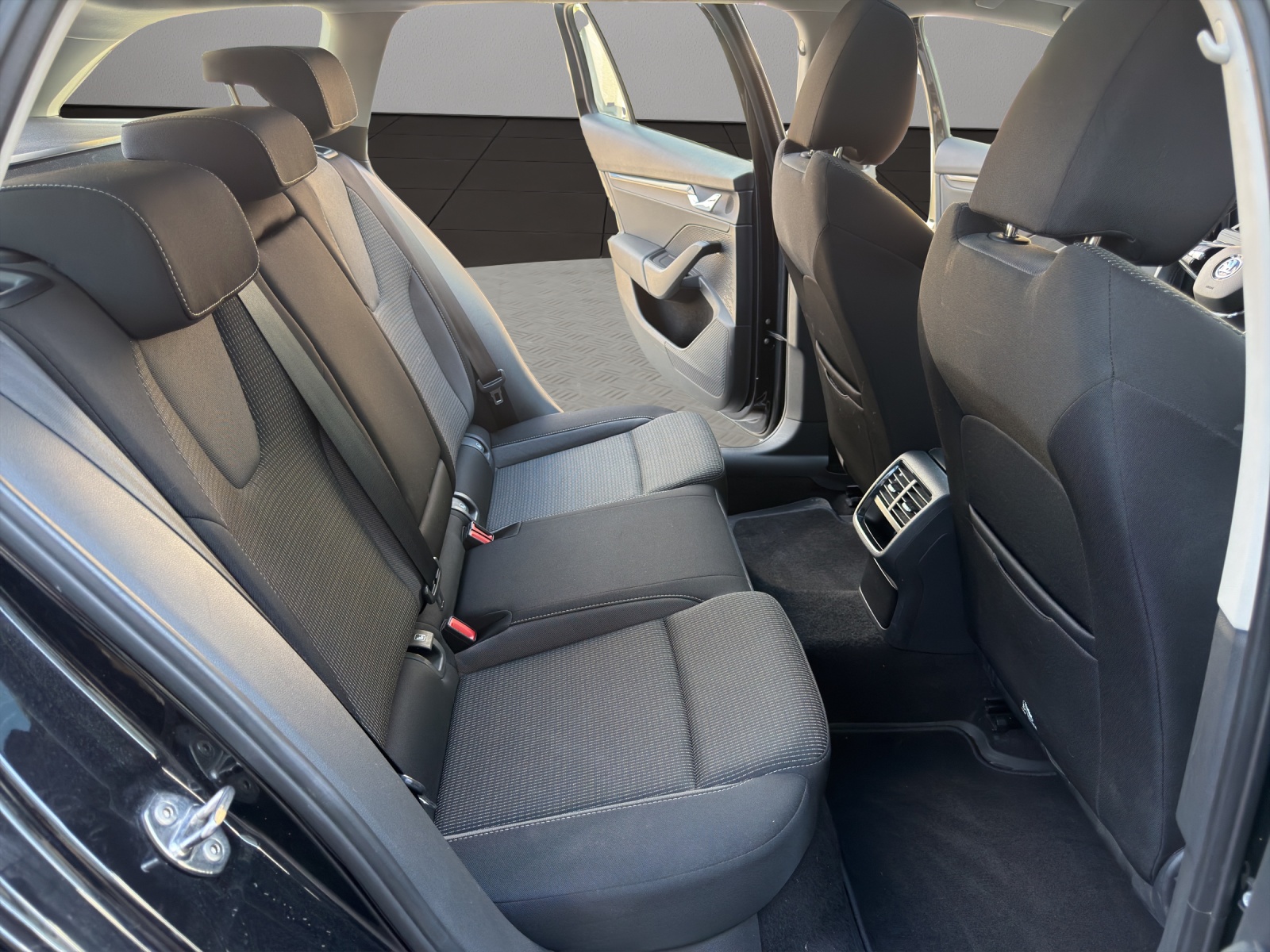 SKODA Octavia Combi 2.0 TDI DSG Ambition 4x4-image-17
