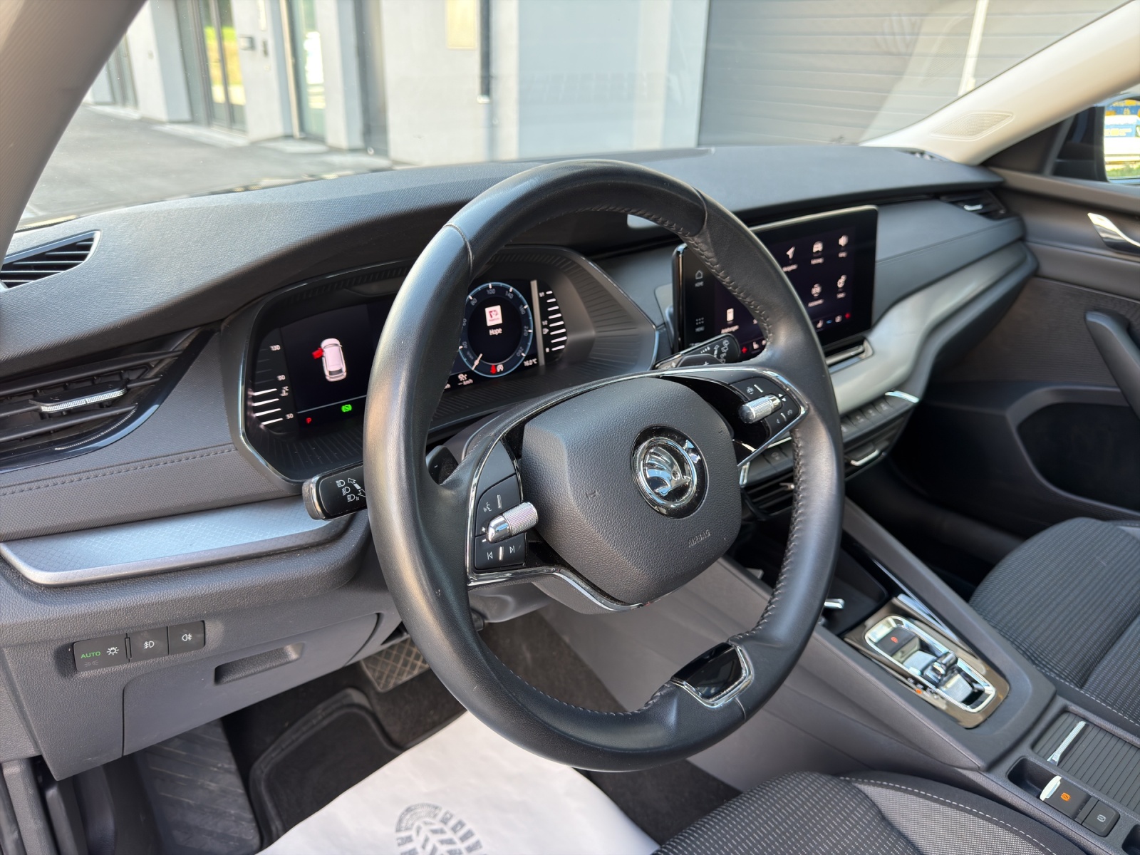 SKODA Octavia Combi 2.0 TDI DSG Ambition 4x4-image-24